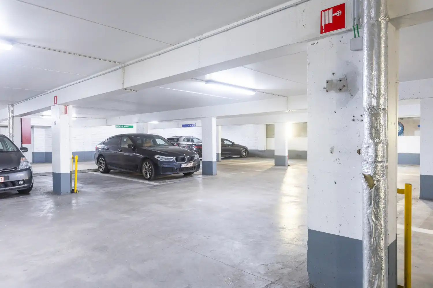 Overdekte parkeerplaats in het europacentrum foto 4