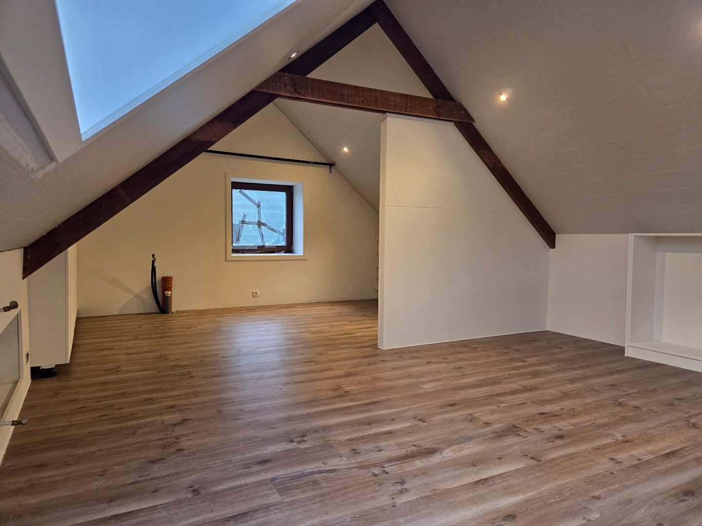 Woning met 3 slpks, schuur met 3 stallen en weiland op 2.288 m² nabij Geel-centrum ! foto 10