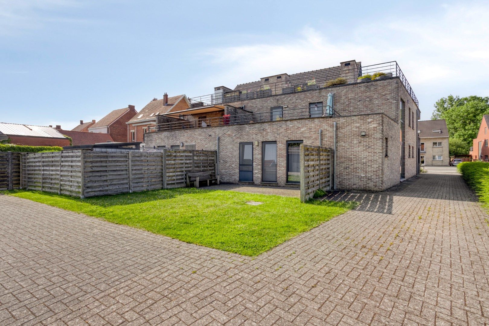 Verzorgd gelijkvloers appartement met tuin vlakbij het centrum foto 23