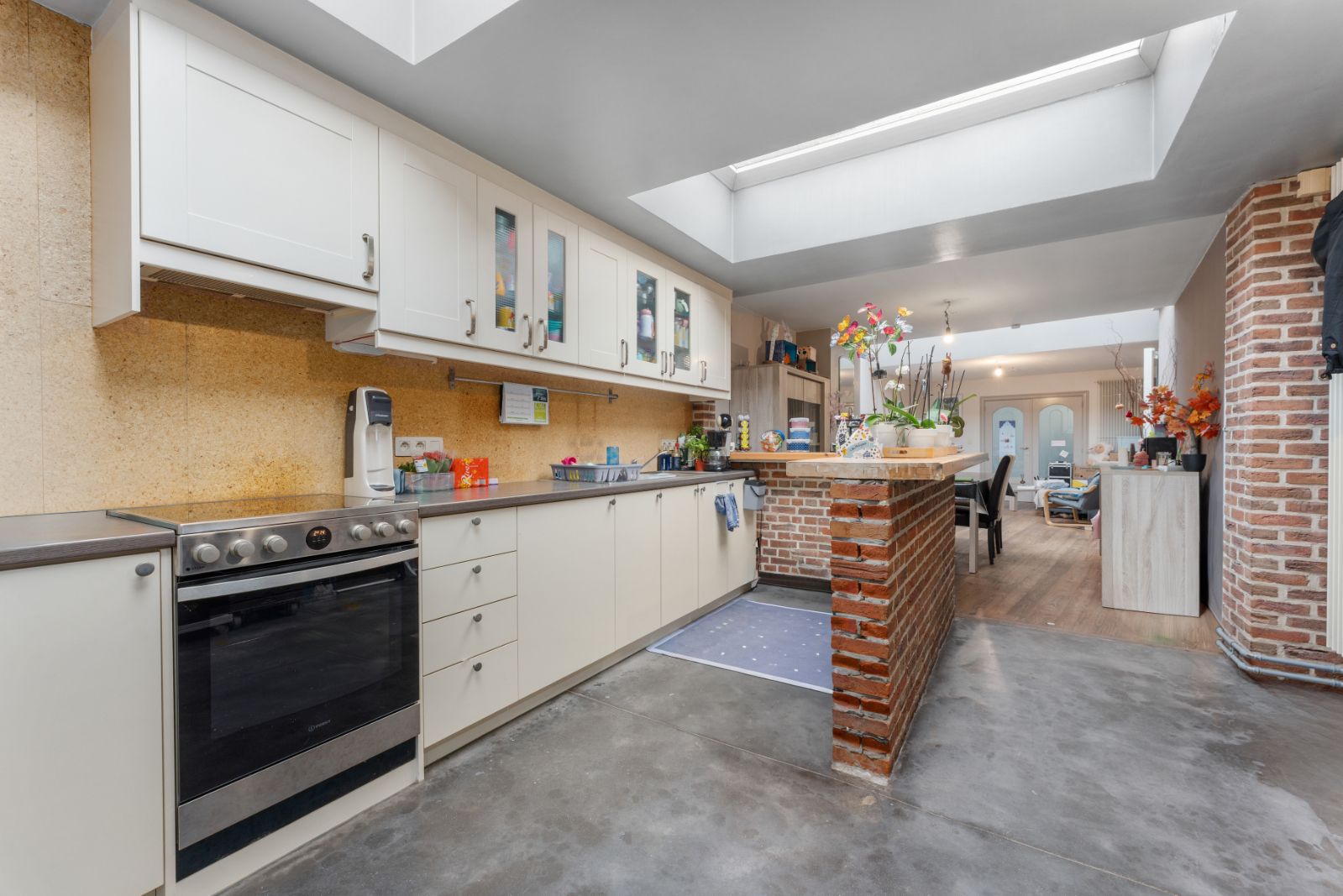 KIJKDAG 15/11 tussen 09.30 en 10.30 uur! 🏡 Gezellige woning met tuin te koop in hartje Ardooie foto 5