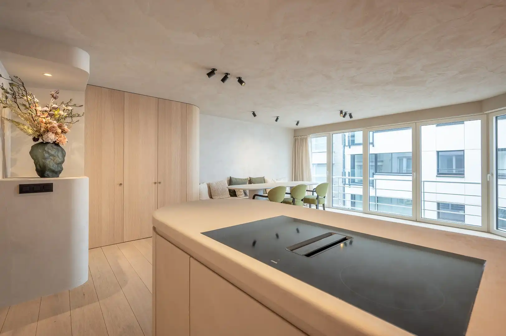 Gerenoveerd appartement met 3 slaapkamers, gelegen nabij de Zeedijk en het Driehoeksplein. foto 5