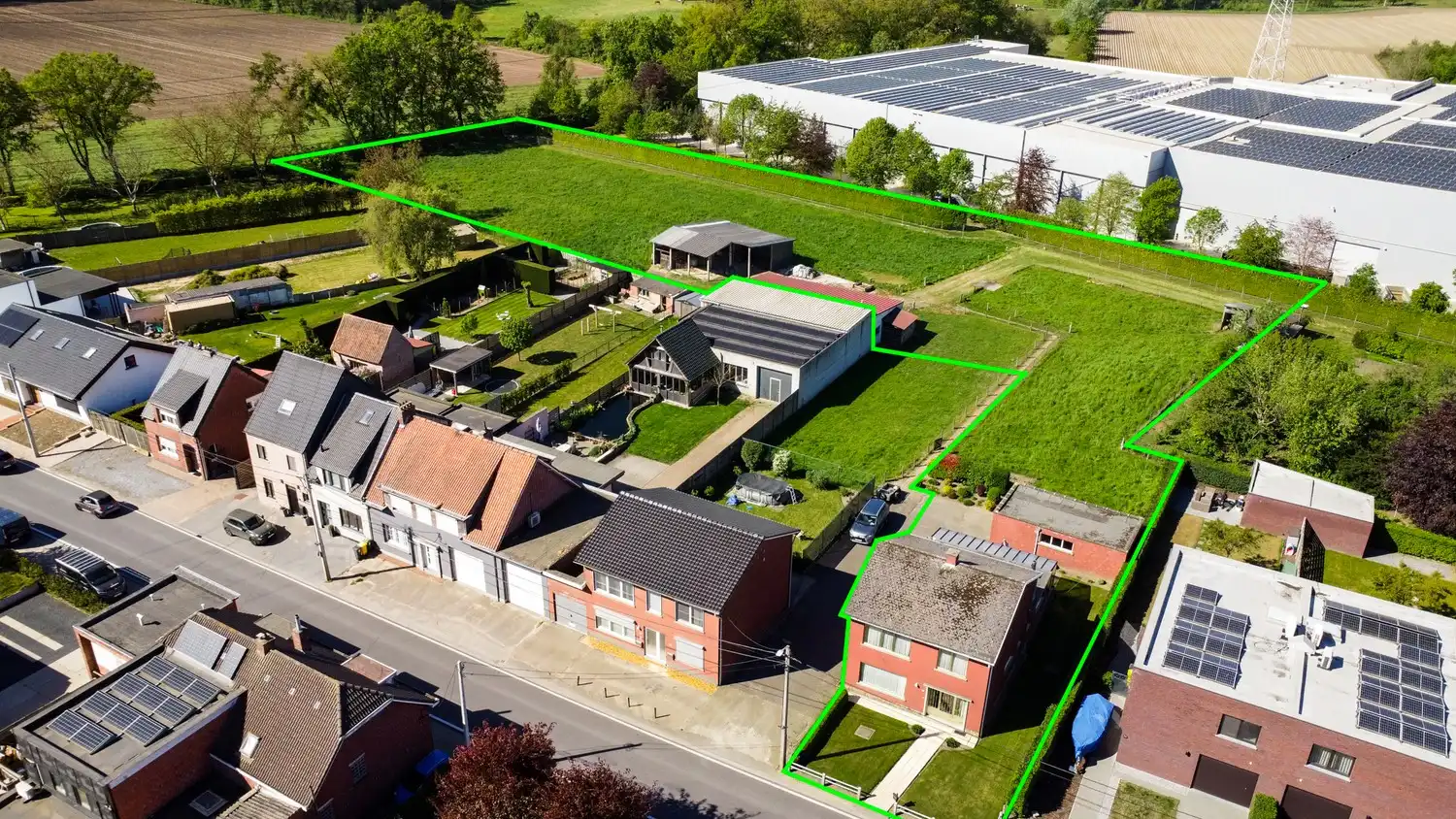 Ruime te renoveren woning met achterliggend weiland (4042m²) te Oelegem! foto 2