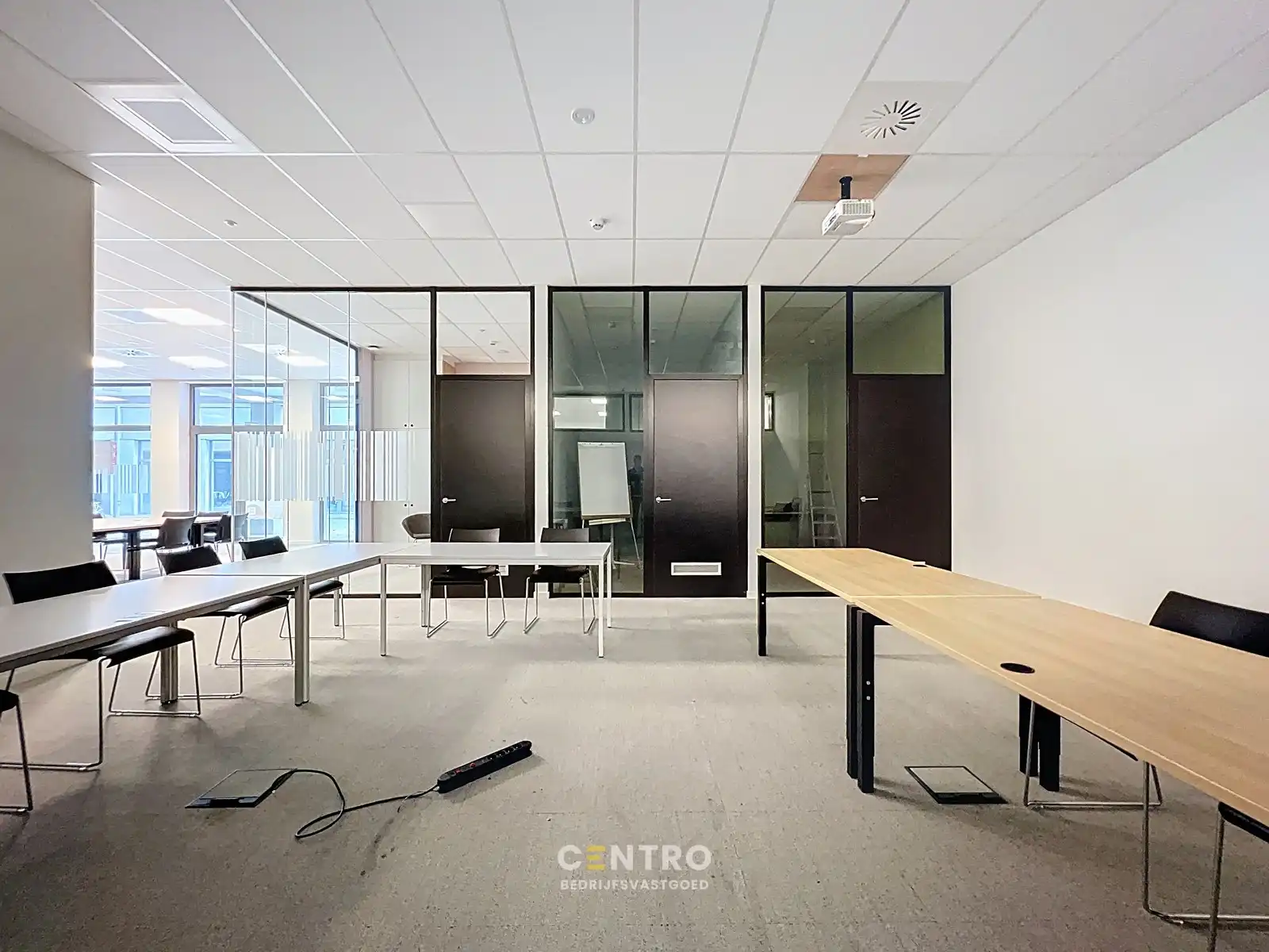 Modern kantoor op een rustige, vlot bereikbare locatie te Roeselare, ideaal voor vrije beroepen en zelfstandigen. foto 15