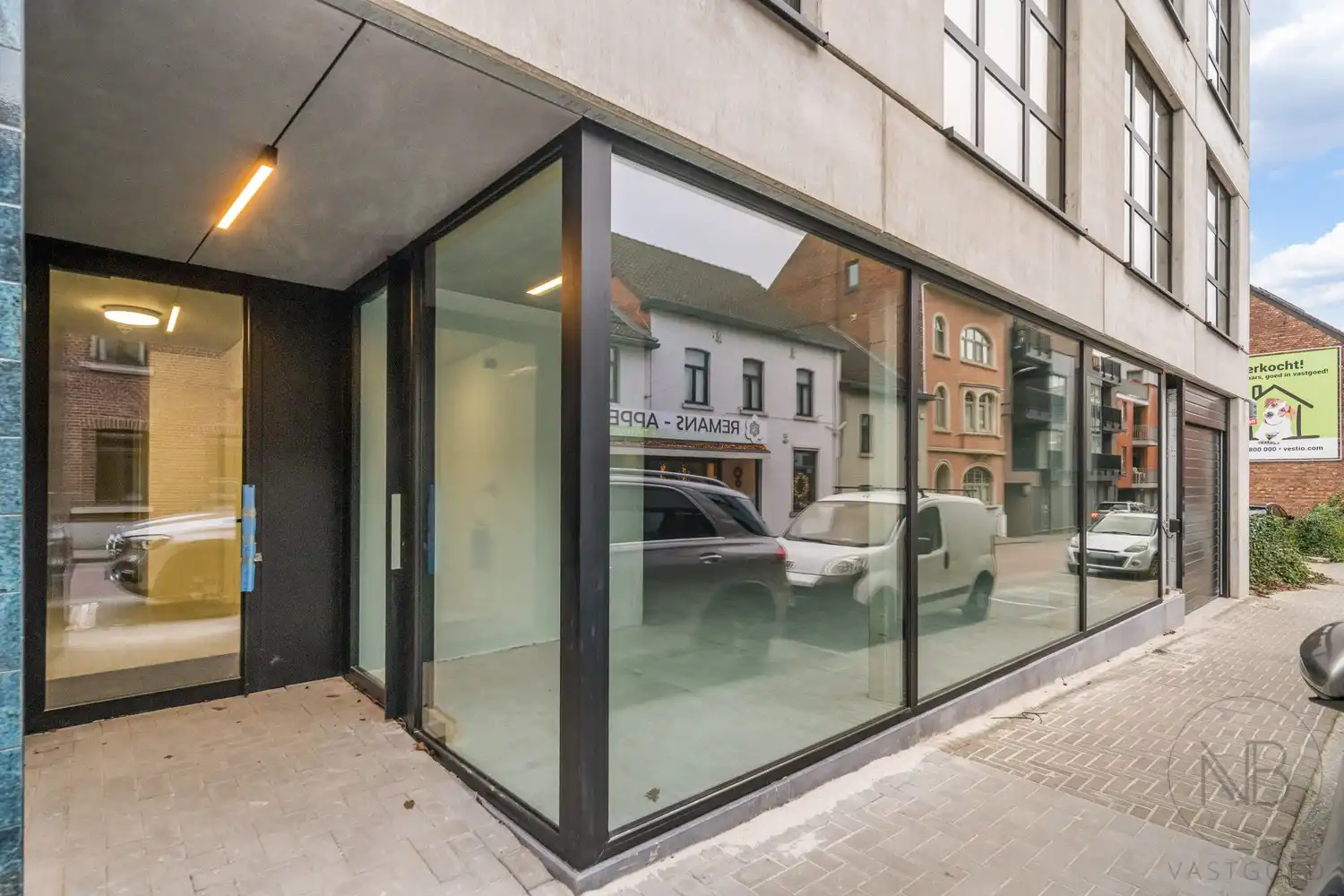 Handelspand met industriële uitstraling in het centrum van Genk! foto 3