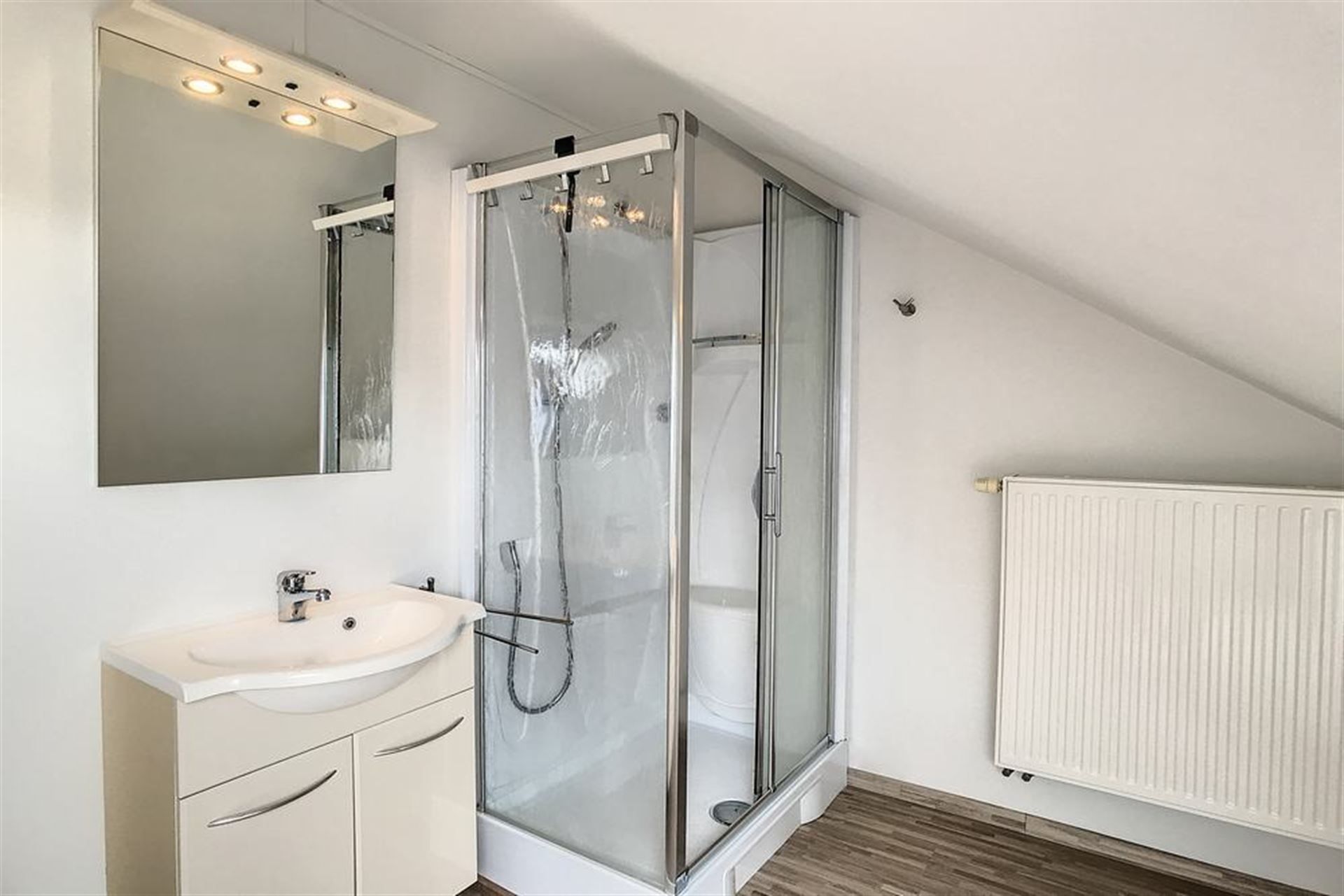 Moderne Halfopen Bebouwing met 5 Slaapkamers  foto 20