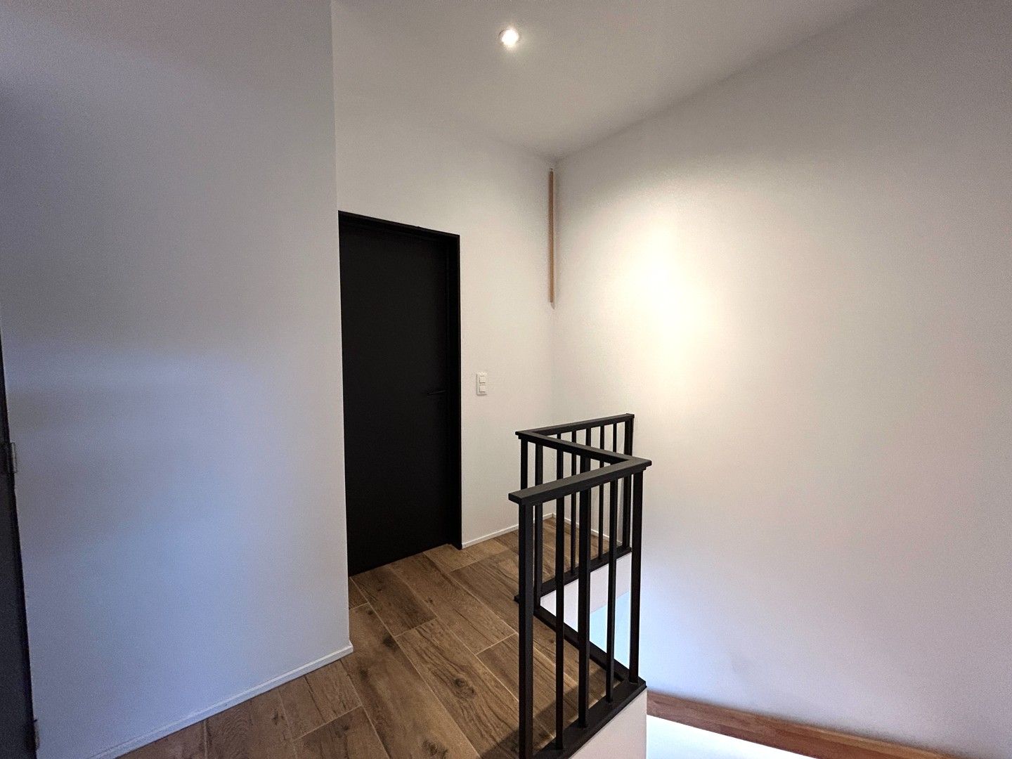 Instapklaar 2-slaapkamer appartement nabij centrum Roeselare! foto 7