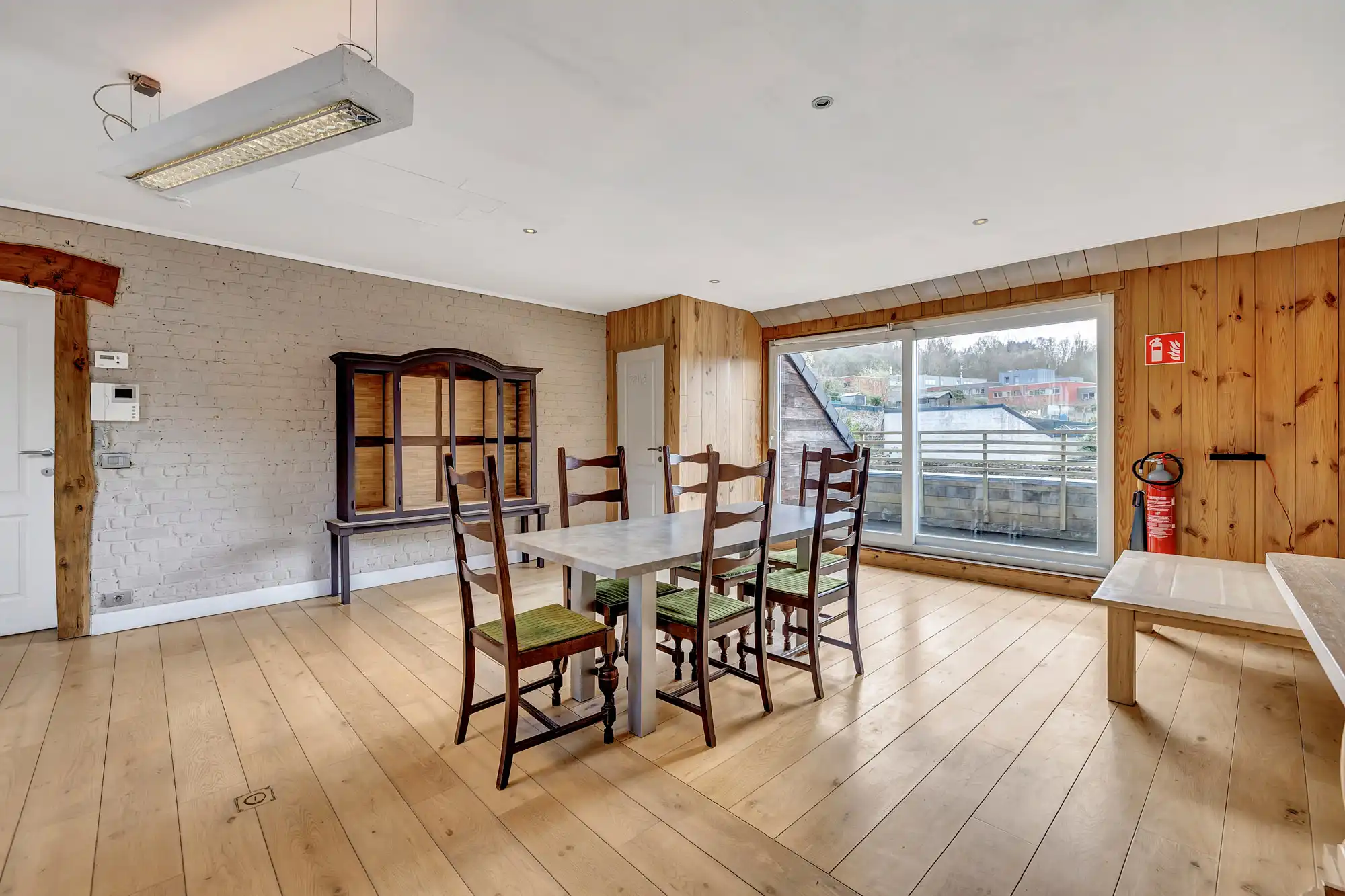 Instapklaar triplex of opbrengsteigendom met 4 slpks 2 badk foto 2