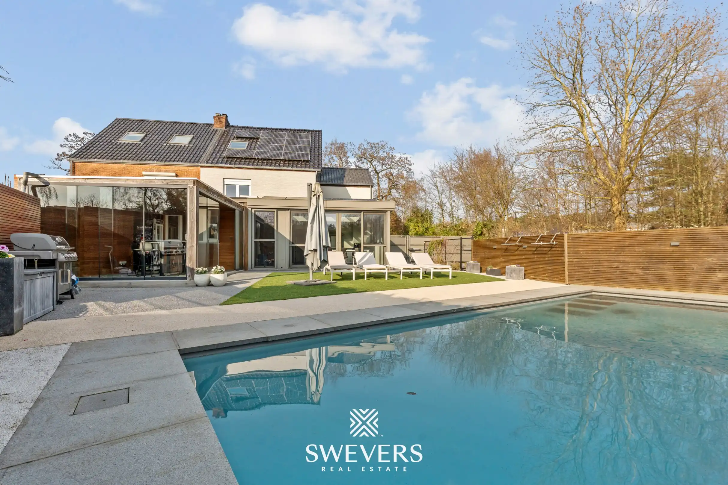 Ruime halfopen woning met zuidoostgerichte tuin en zwembad foto 27