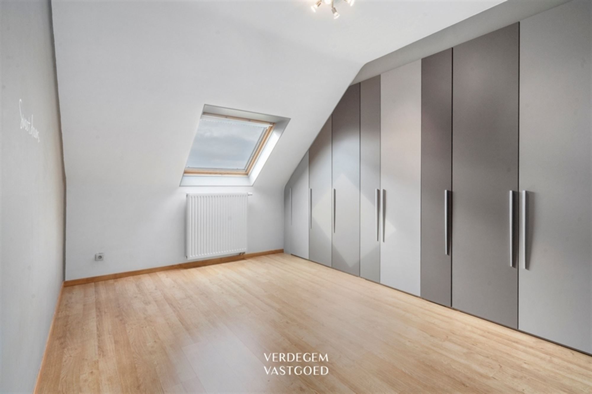 Ruim dakappartement met 2 slaapkamers en groot terras foto 11