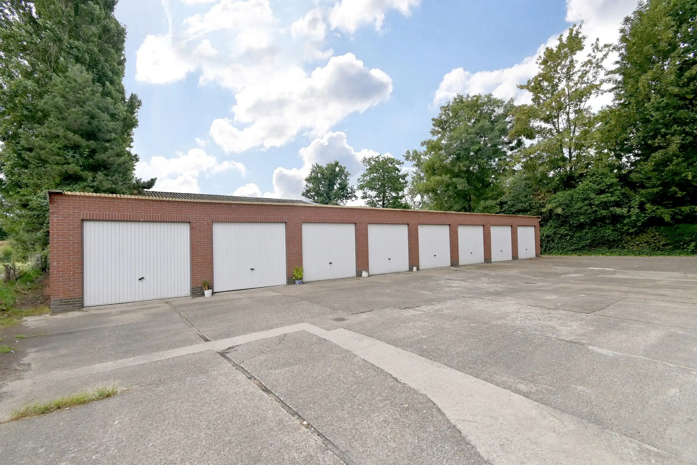 Vernieuwd appartement met drie slaapkamers en garage in Sint-Niklaas foto 20