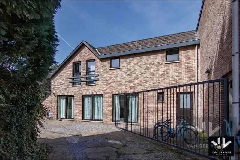 GEZINSWONING MET 3 SLAAPKAMERS foto {{pictureIndex}}