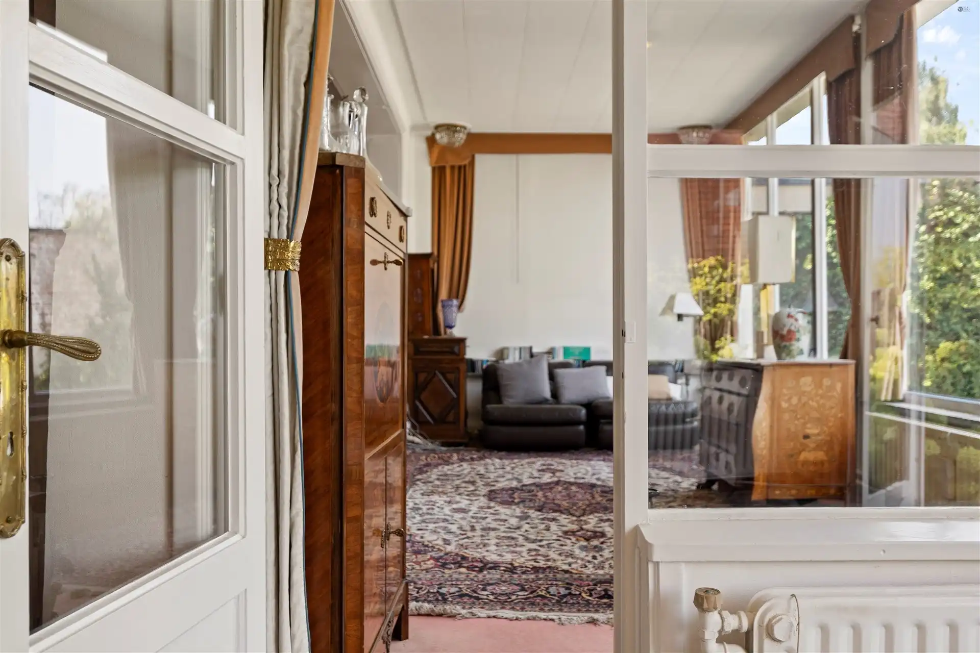 Voormalige dokterswoning, zeer unieke woning mt grote oppervlakten foto 12