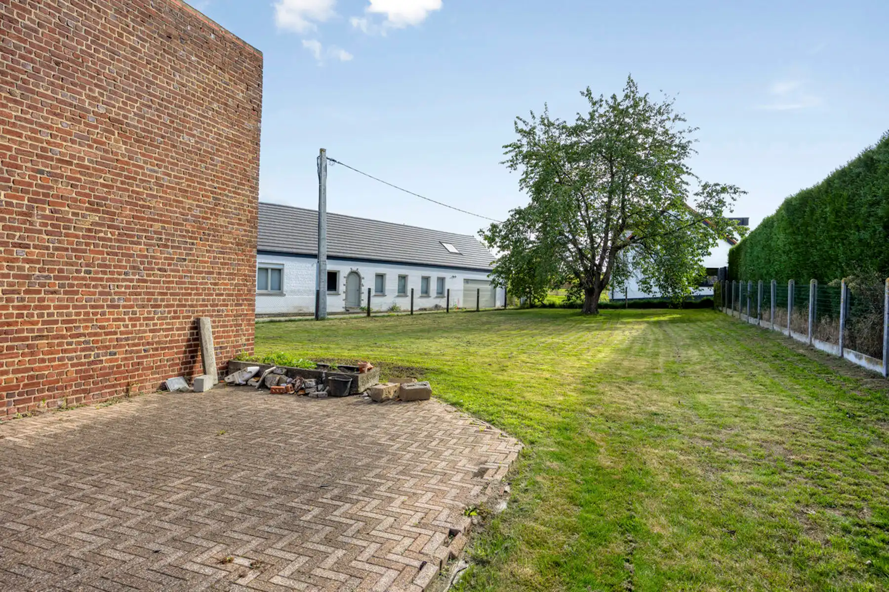 Halfopen bebouwing met ruime garage/werkplaats en tuin! foto 18