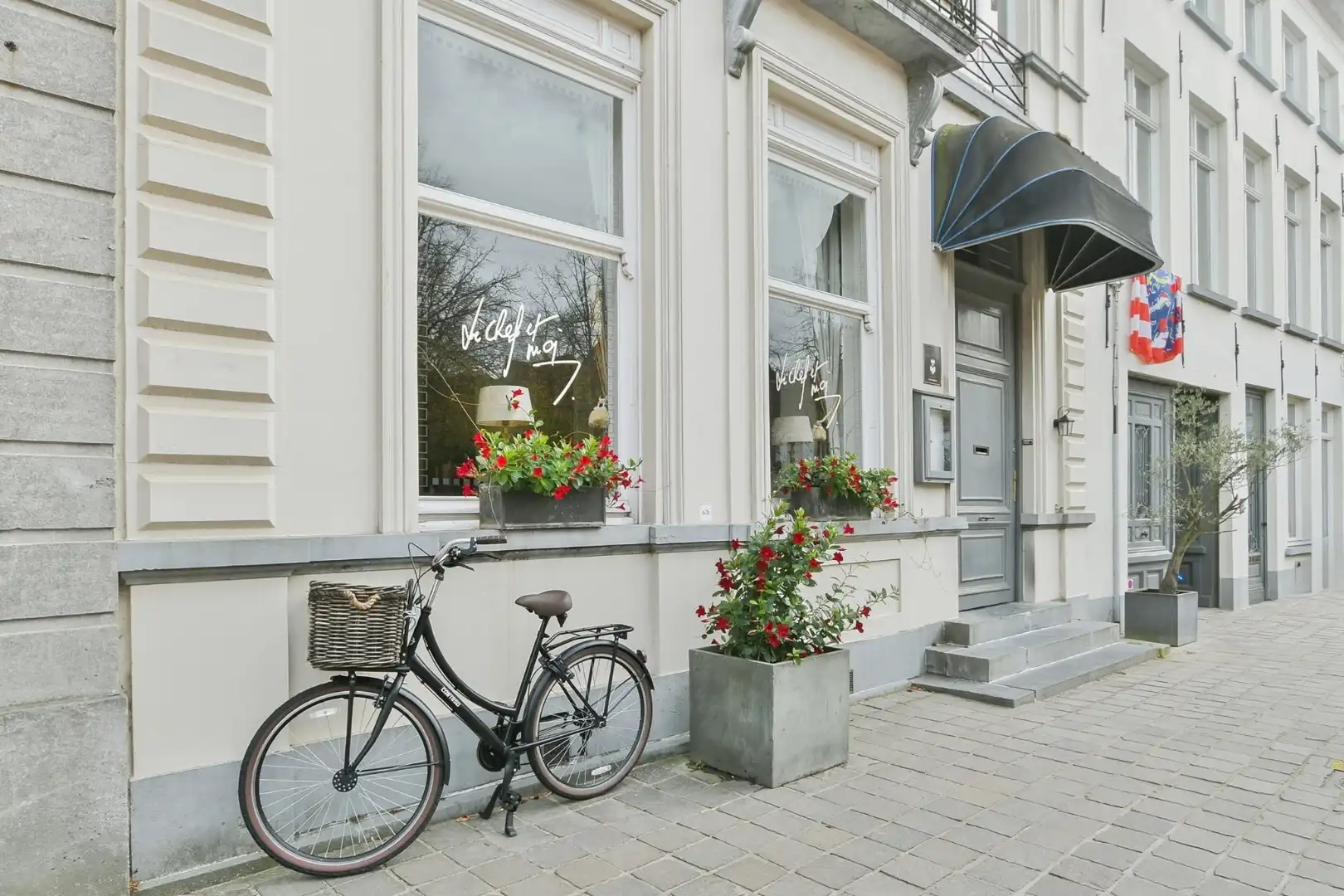 Uitzonderlijk handelspand met woonst op toplocatie! foto 8
