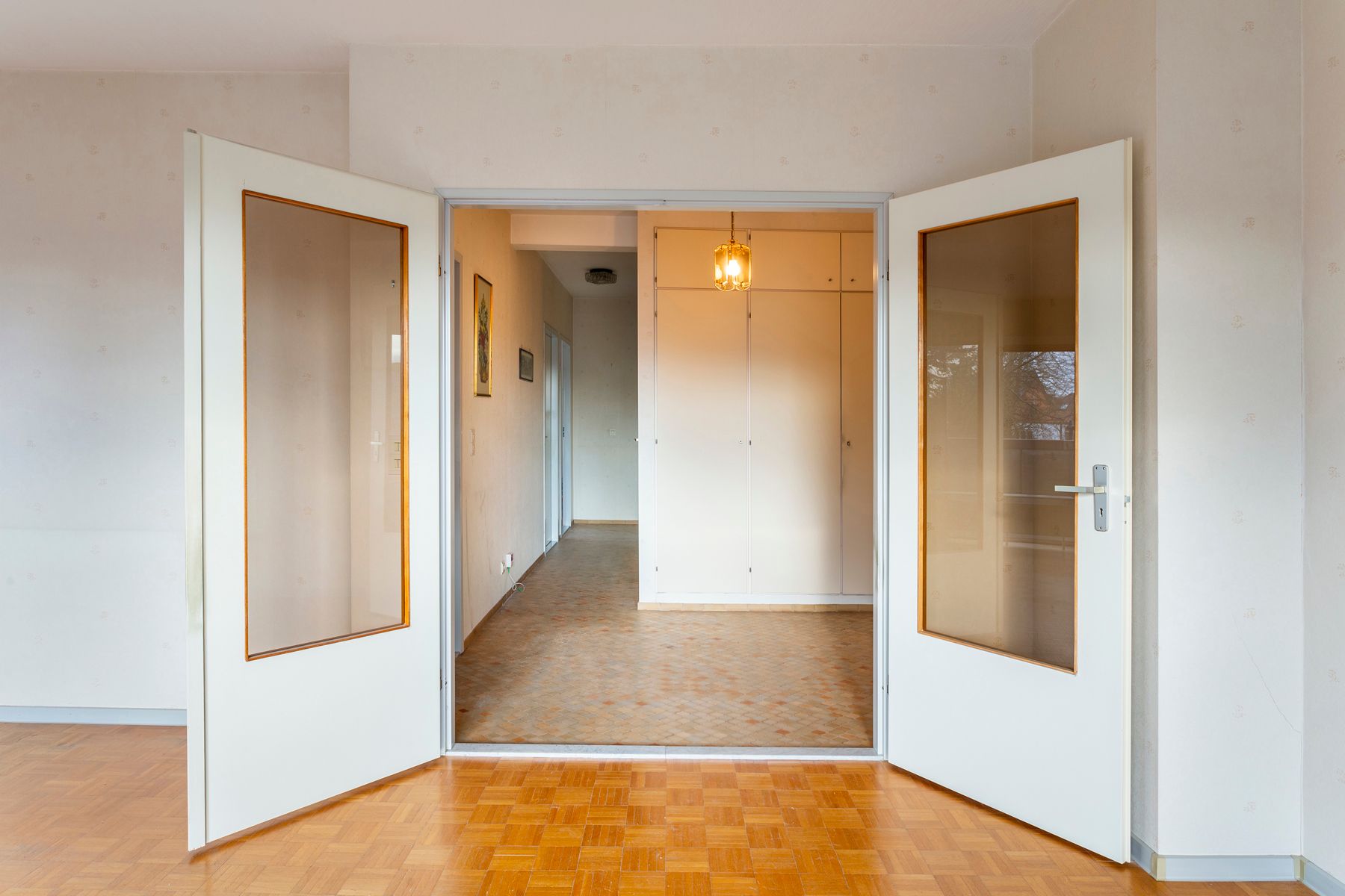 Lichtrijk appartement in het groen met renovatiepotentieel foto 4