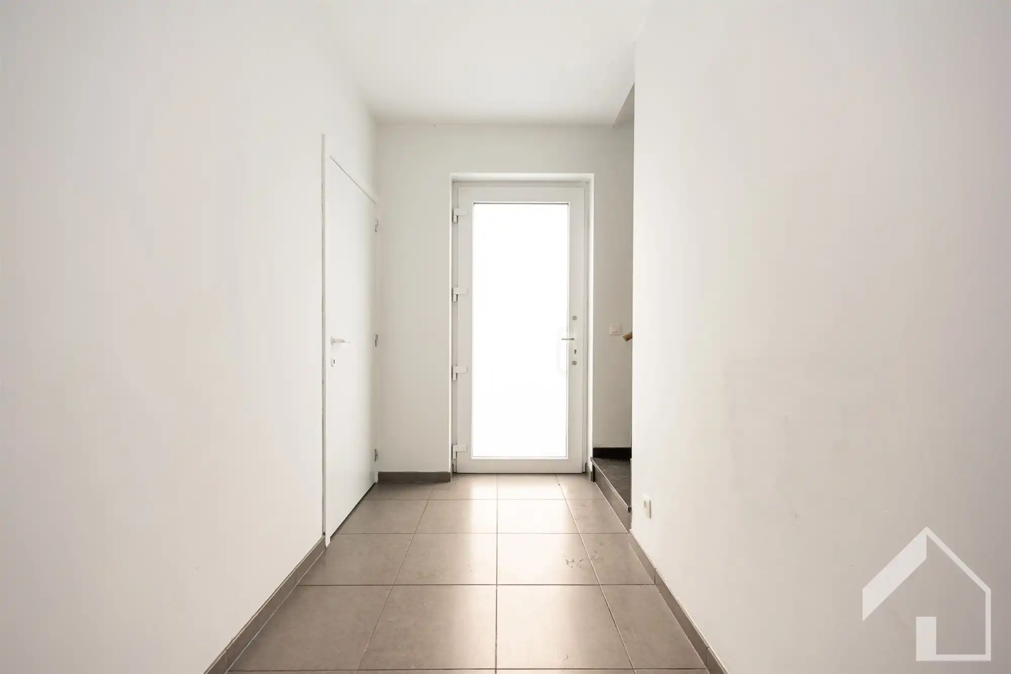 Ruime woning op een rustige locatie! foto 3