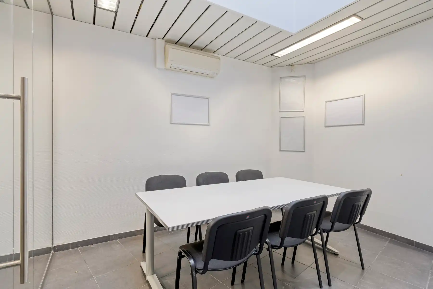 Topgelegen kantoorruimte voor medische praktijk foto 9