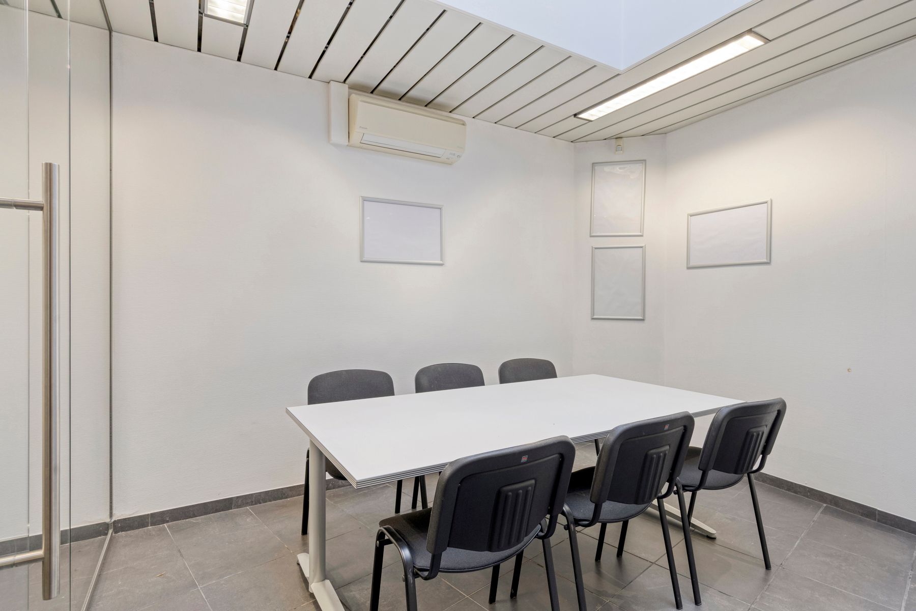 Topgelegen kantoorruimte voor medische praktijk foto 9