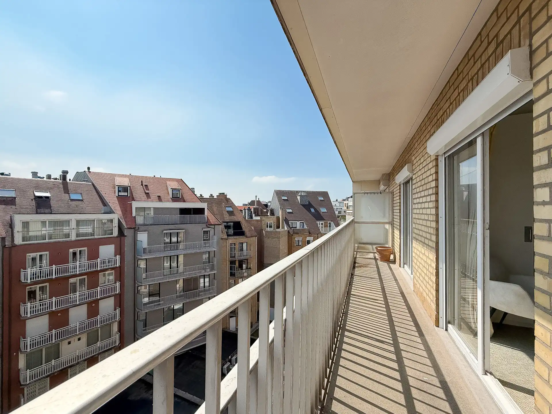 Appartement met frontaal zeezicht op de Zeedijk in het Zoute foto 18