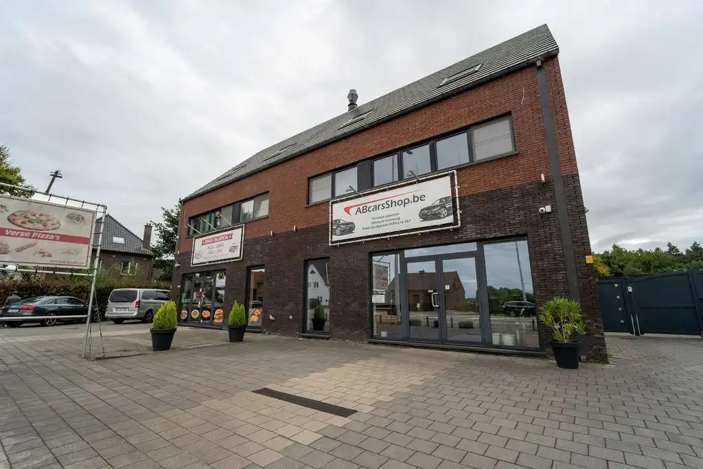 RUIM HANDELSHUIS MET WOONST TE SPALBEEK (HASSELT) foto 2