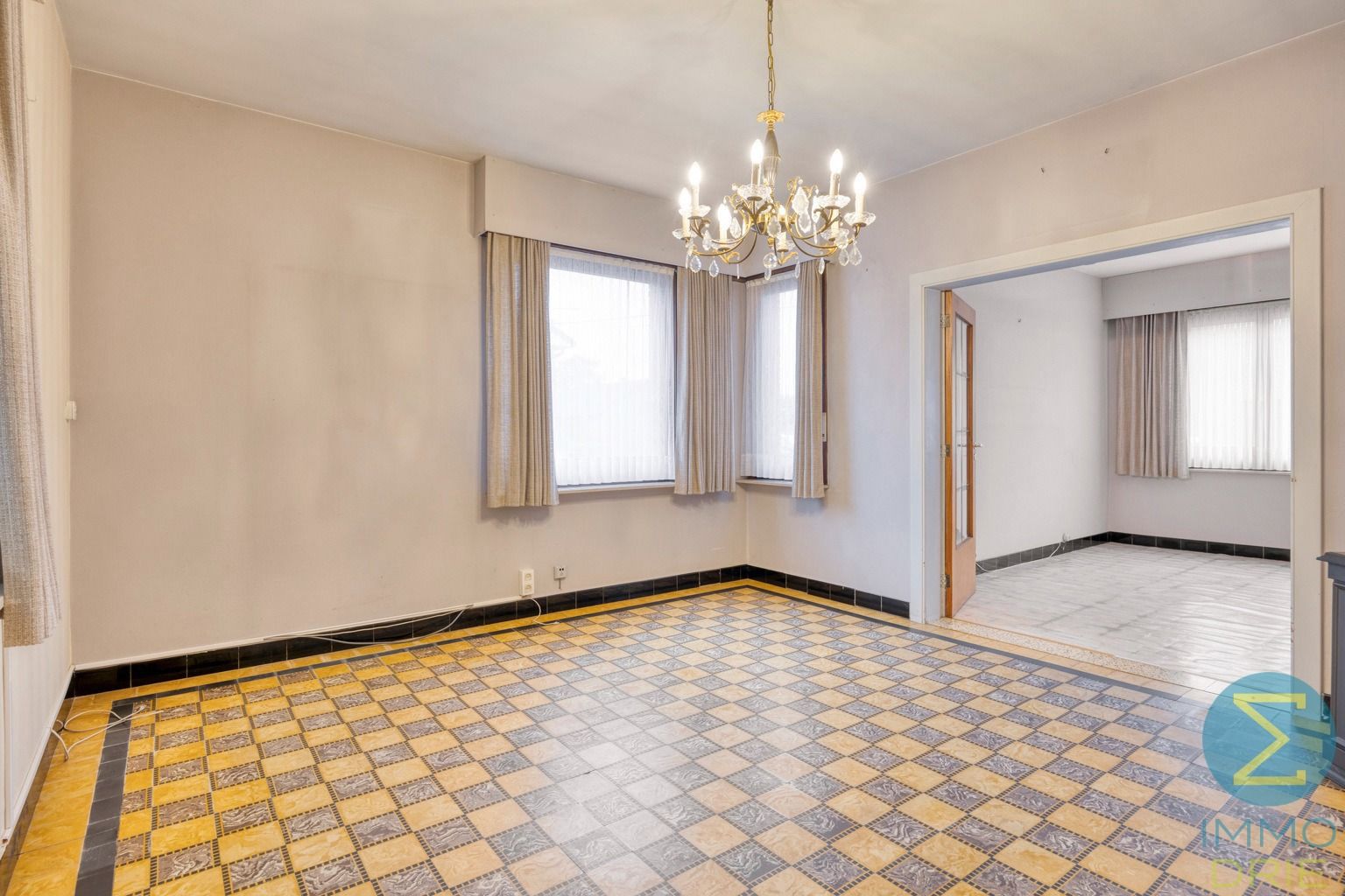 Rustig gelegen te renoveren woning met 3 slpks op 855 m² foto 8