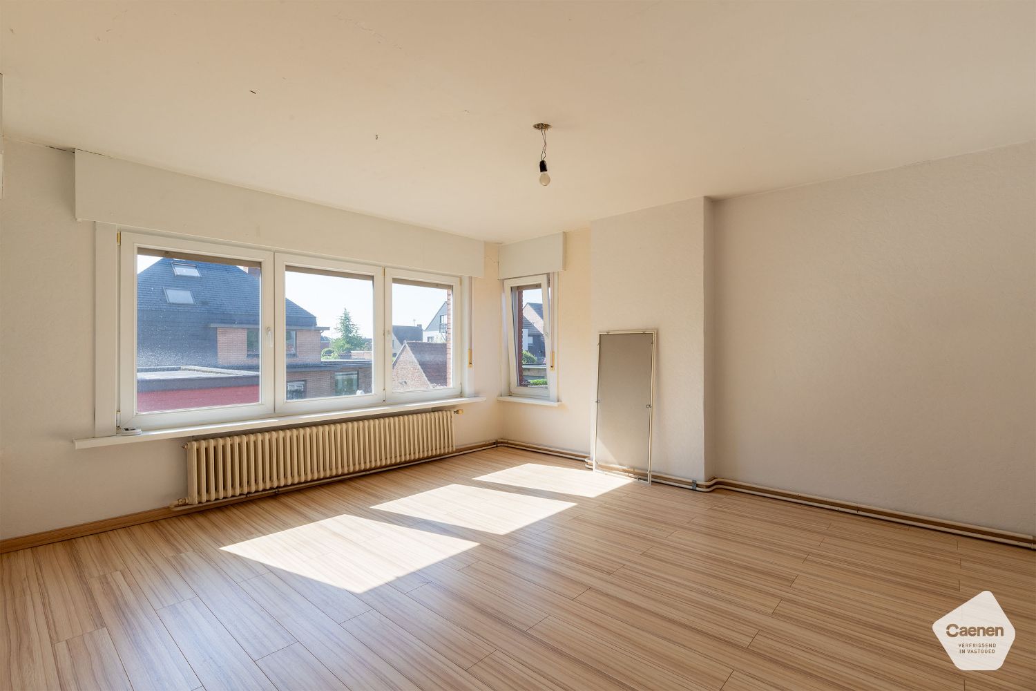 ZEER RUIME HALF-OPEN WONING met 4 slaapkamers en LOODS van 240m² foto 16
