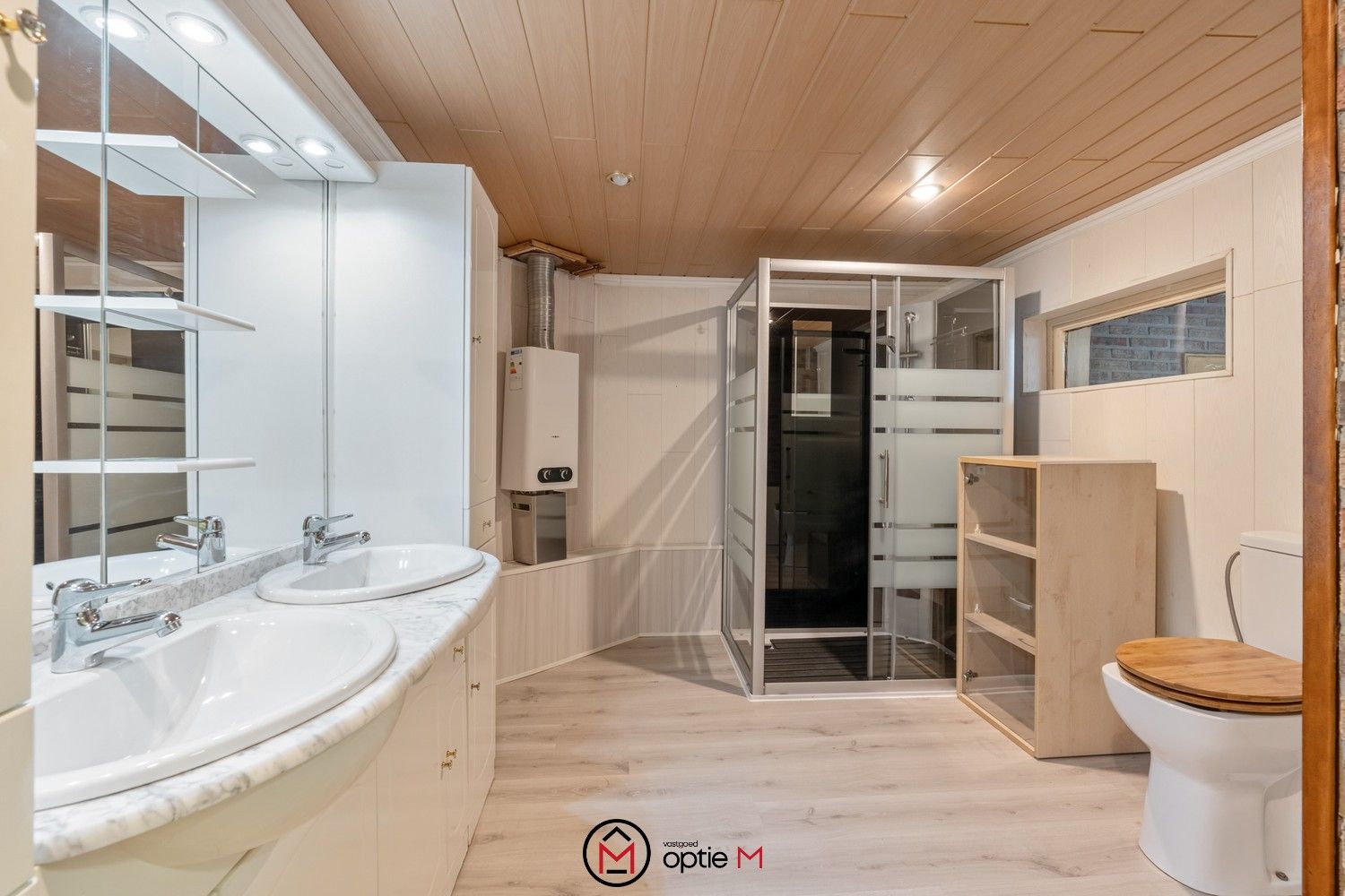 Ruime woning met garage en zonnepanelen foto 11