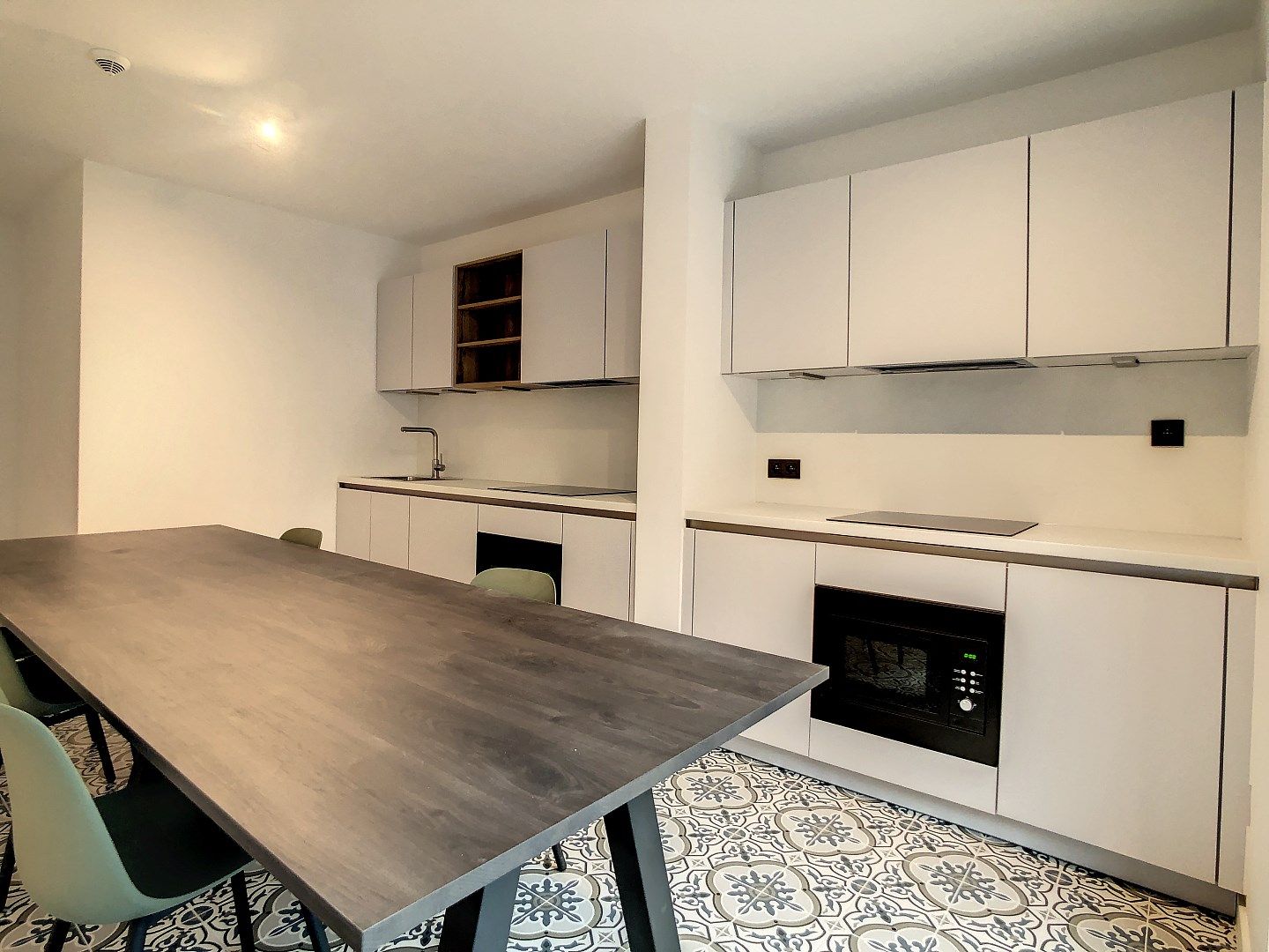 Volledig gerenoveerde en gemeubelde kamer met privé-sanitair in een kleinschalige residentie!  foto 8