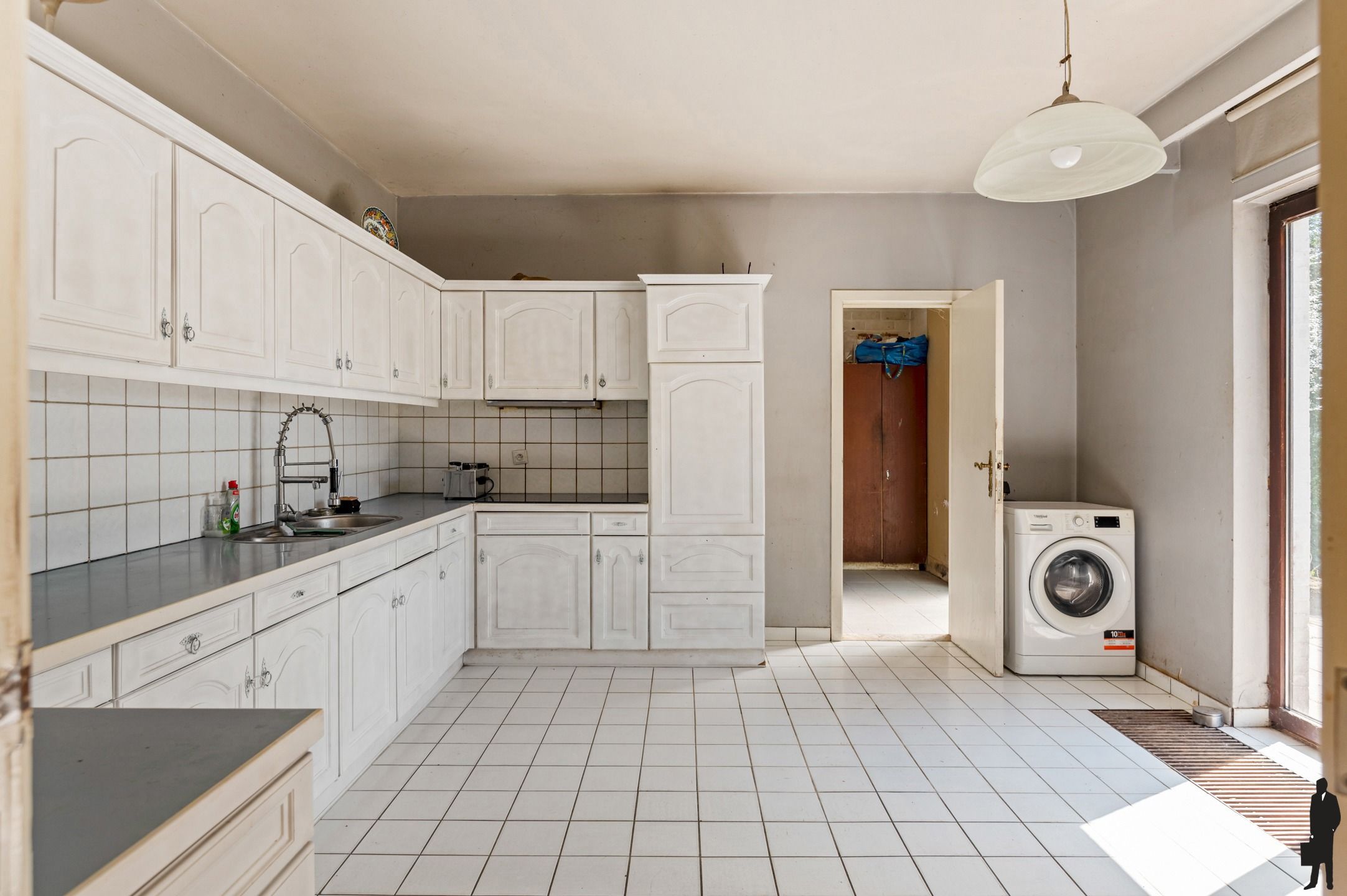 Welgelegen woning met zeer veel potentieel en groen zicht foto 8