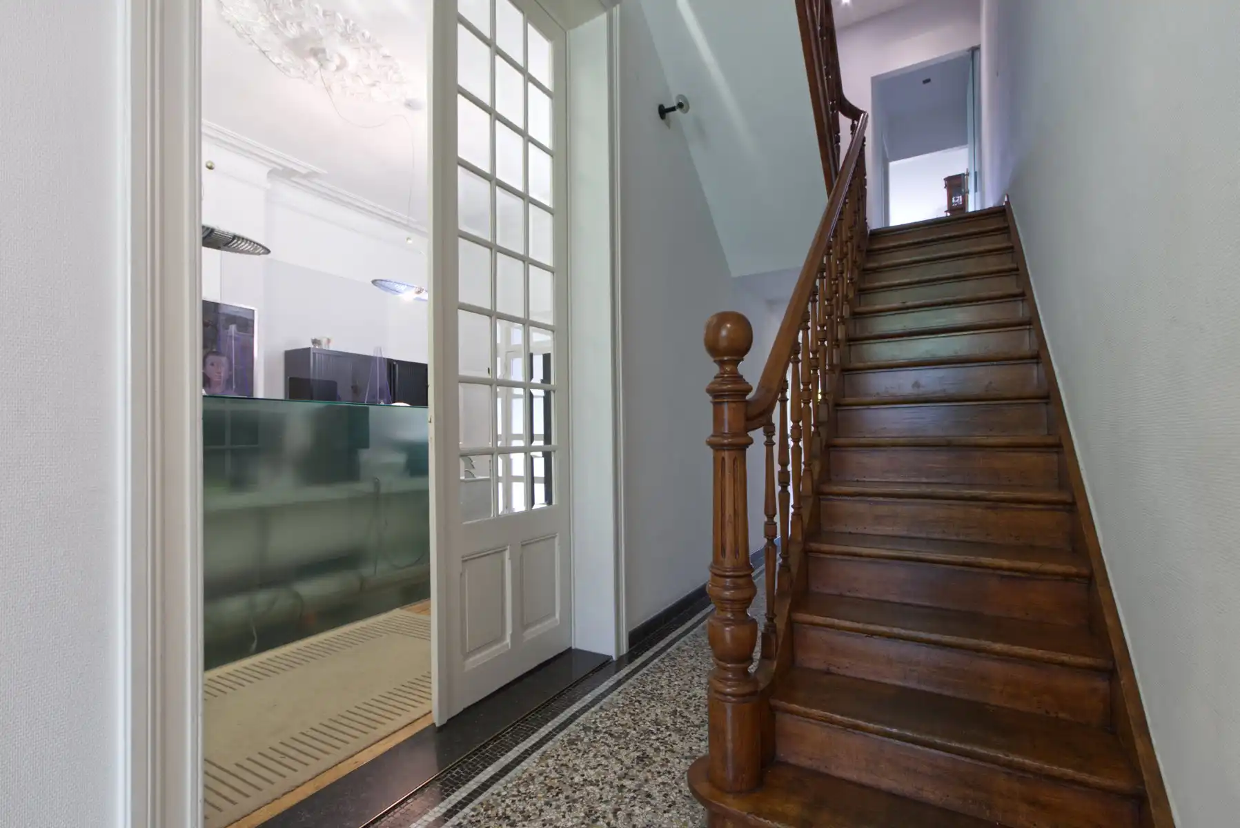 KANTOOR - 8 BURELEN - 16 tot 20 WERKPLAATSEN - PARKING MOG. foto 7