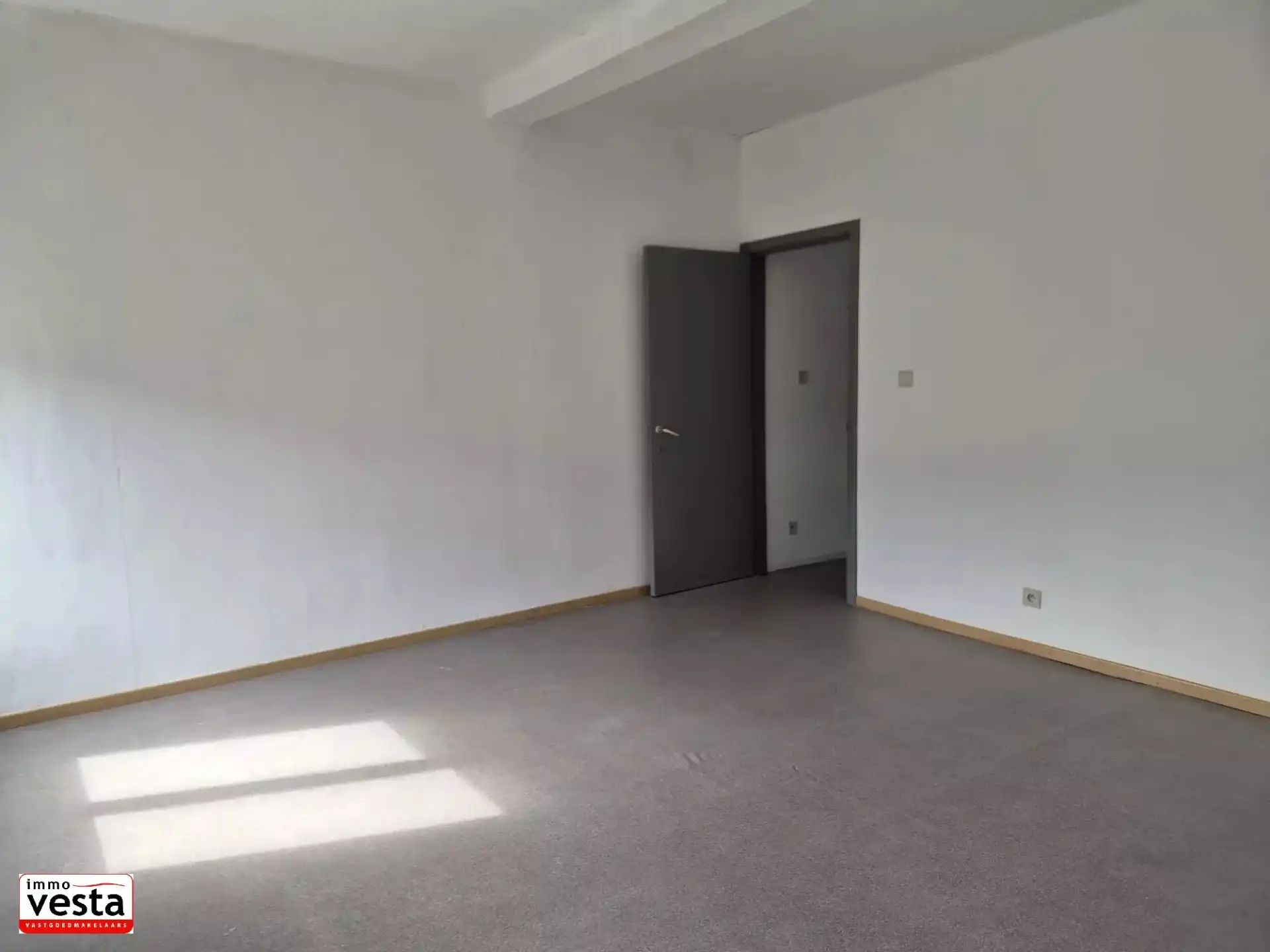 Centraal gelegen rijwoning met 3 slaapkamers foto 18