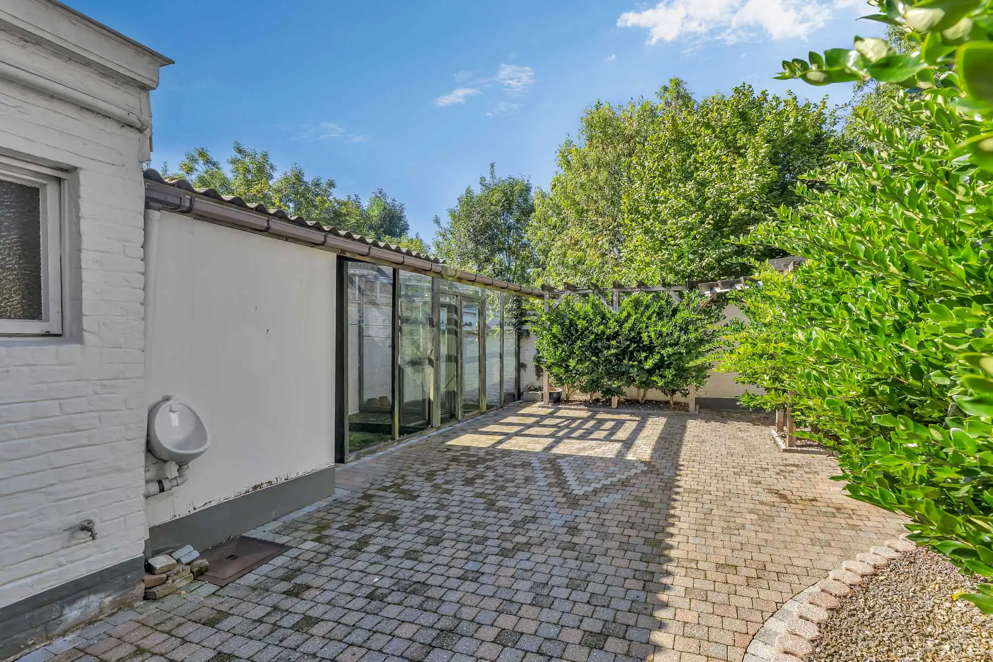 Goed onderhouden, robuuste woning met garage foto 22
