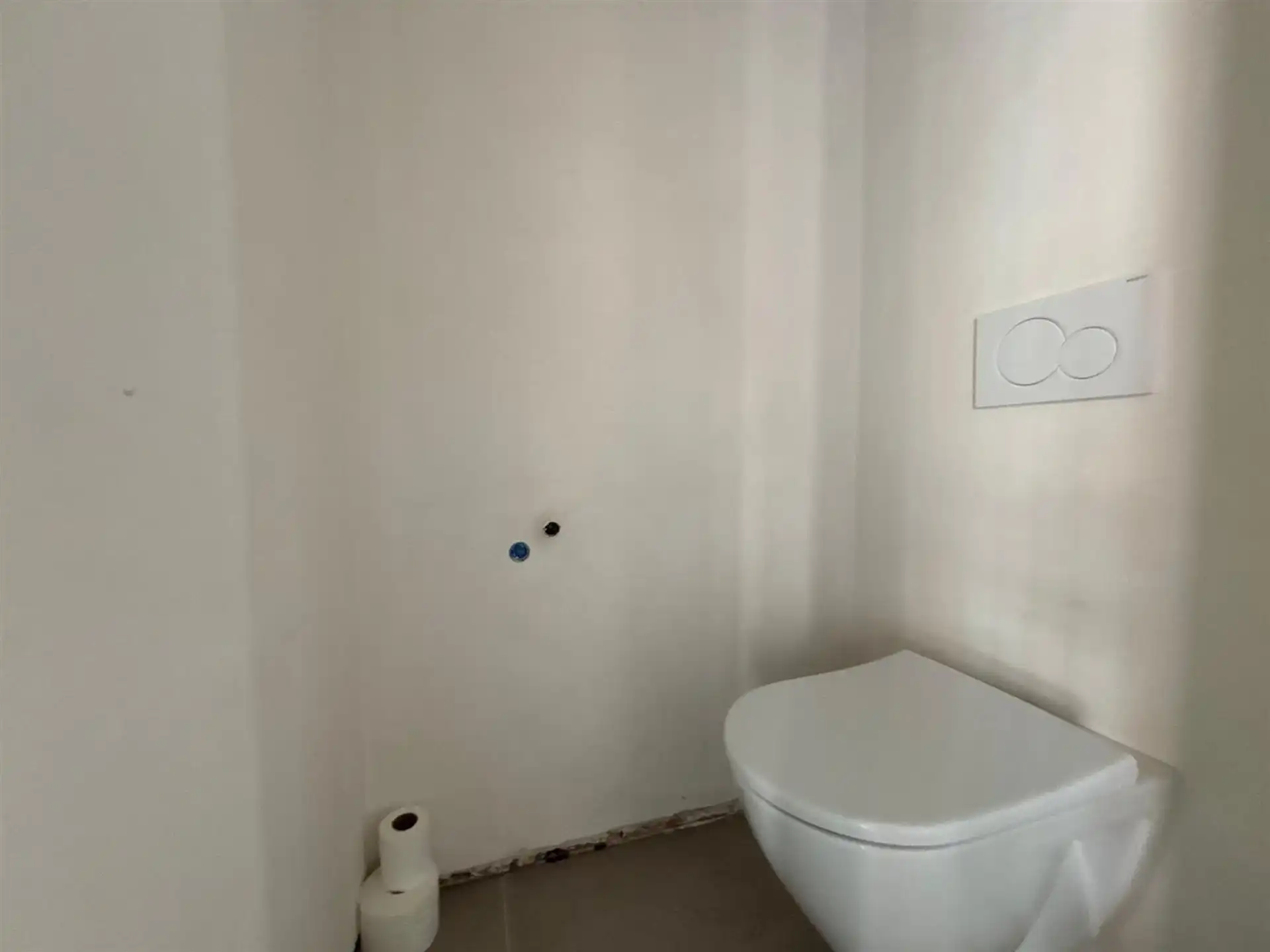 Nieuwbouw handelsruimte op commerciële liggen in het centrum! foto 17