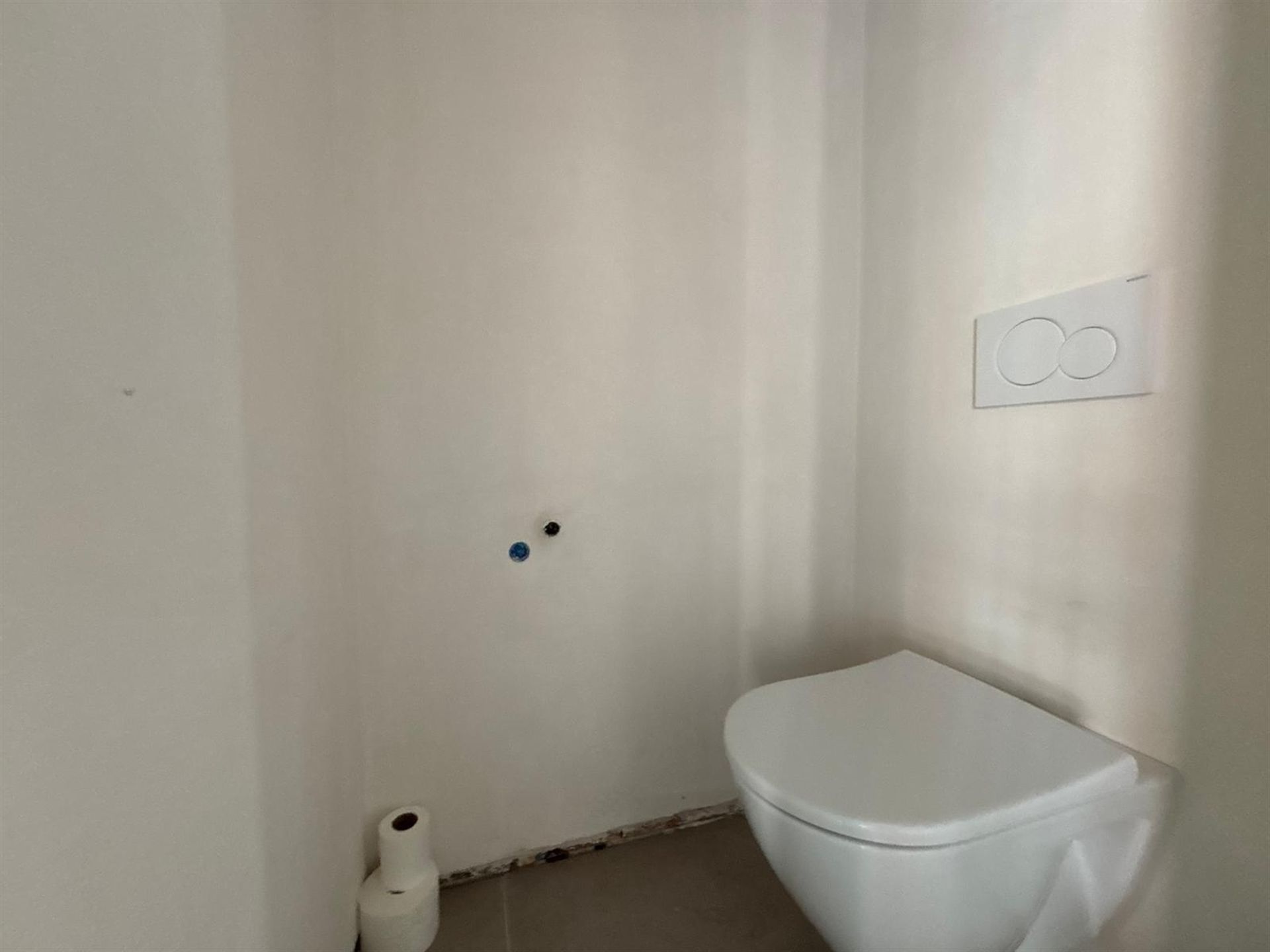 Nieuwbouw handelsruimte op commerciële liggen in het centrum! foto 17