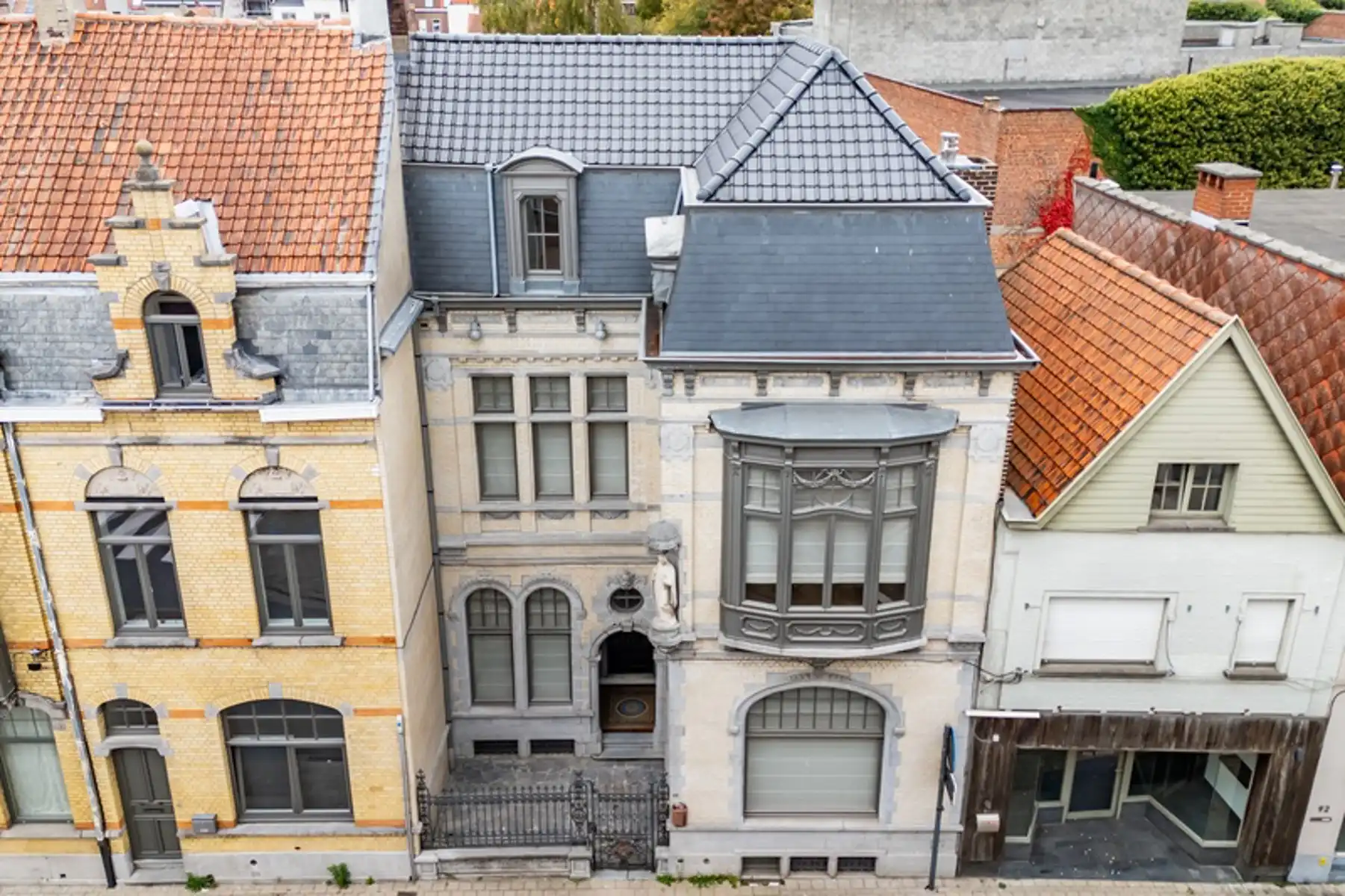 Prachtige herenwoning met tuin en garage! foto {{pictureIndex}}