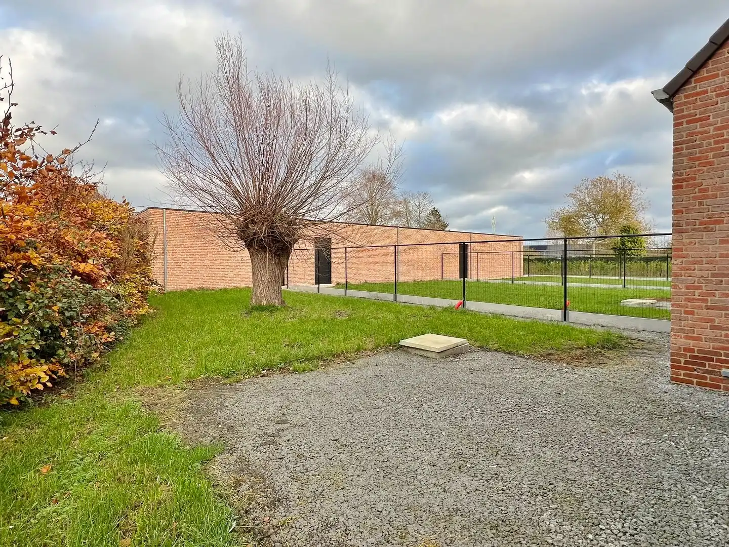 Halfopen karaktervolle nieuwbouwwoning met dubbele garage en tuin. ( 6%btw mogelijk ) foto 12