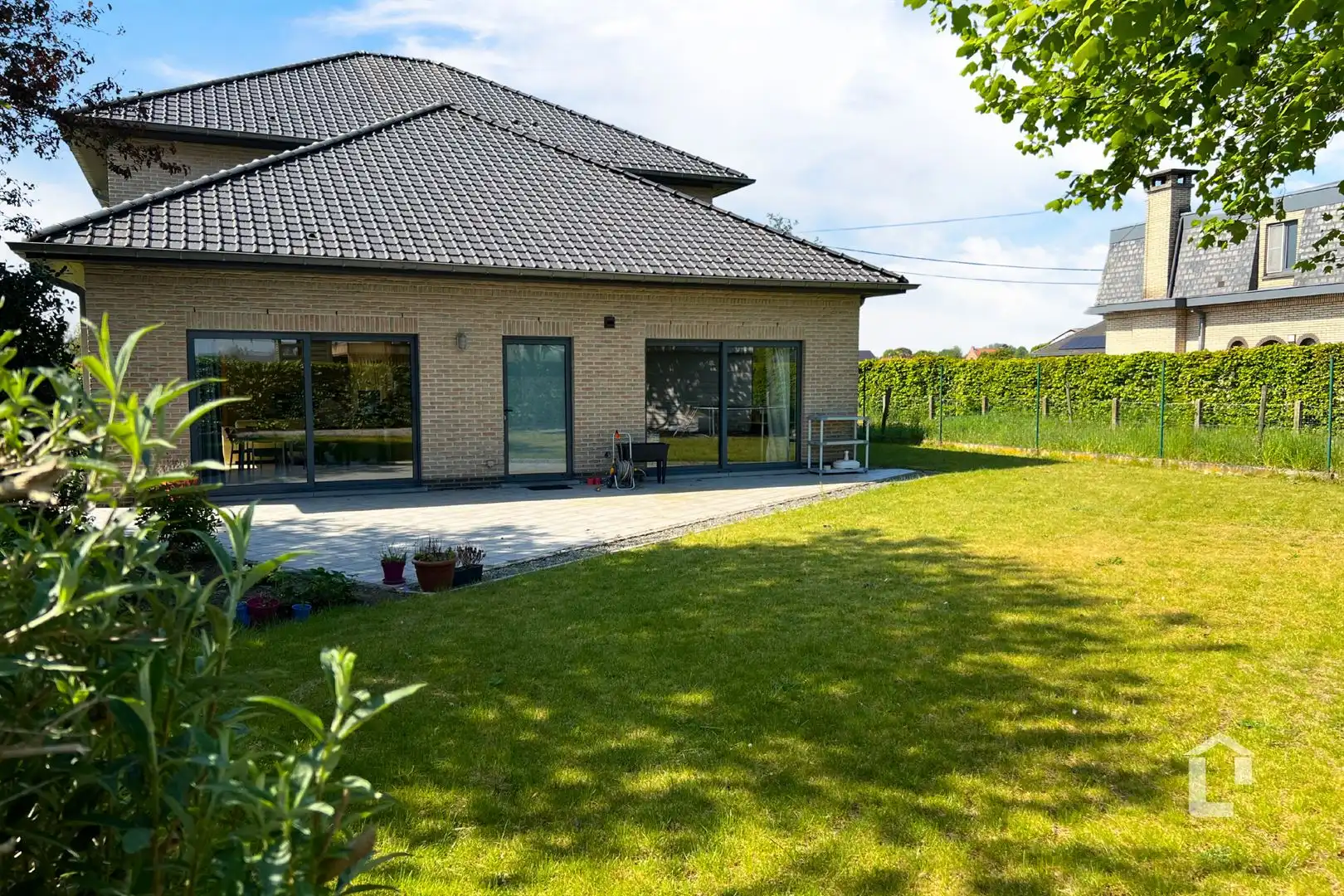 Investeringspand bestaand uit 2 ruime instapklare appartementen foto 2