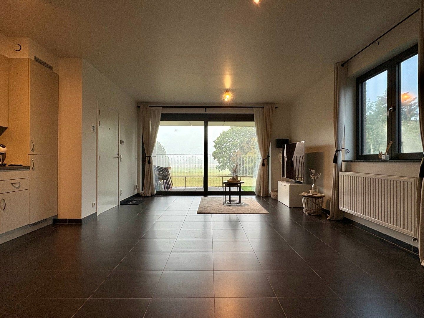 Tweeslaapkamer appartement met uitzonder terras en verzicht. foto 3