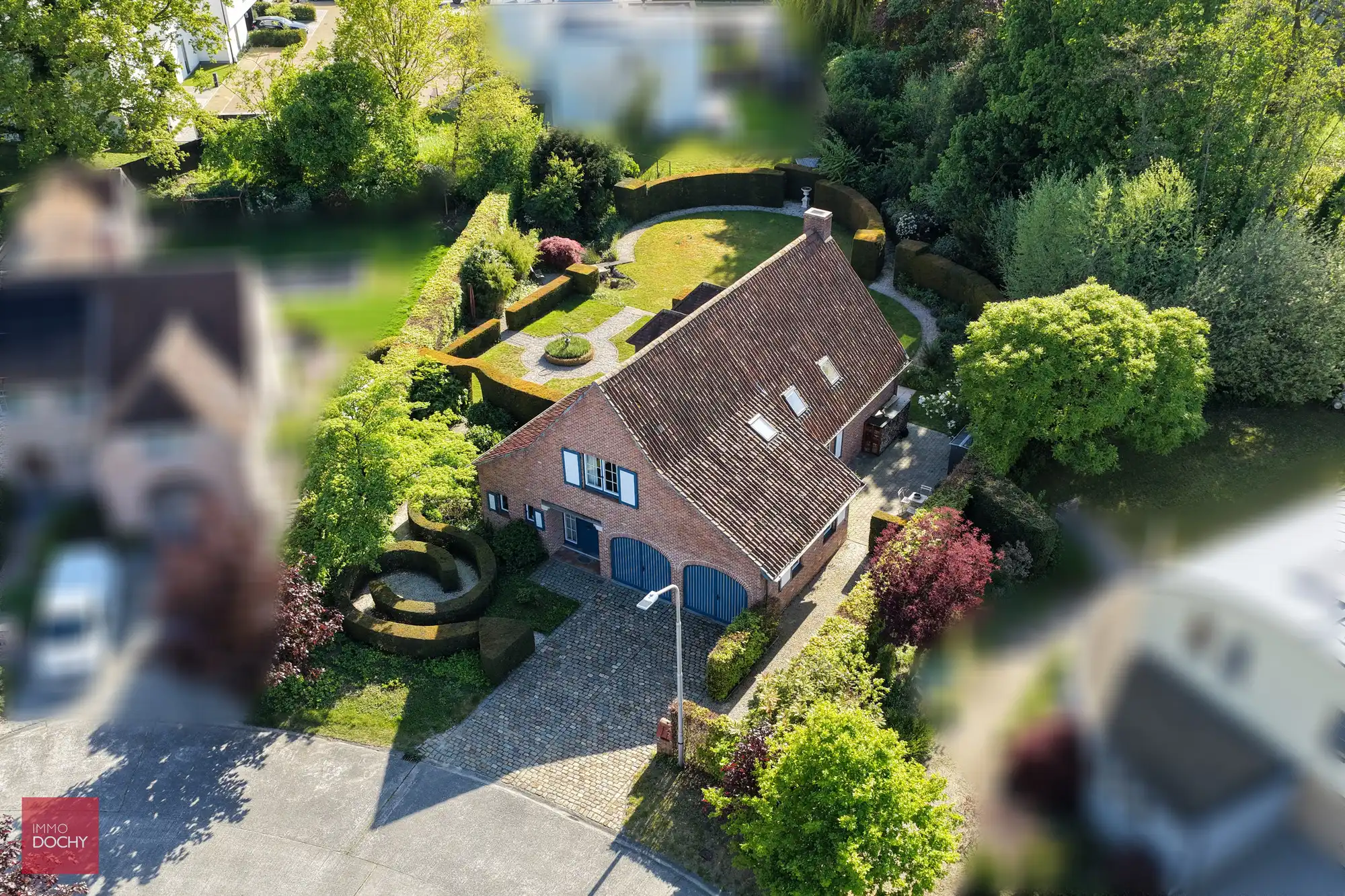 Zeer rustig en residentieel gelegen verzorgde villa foto 2