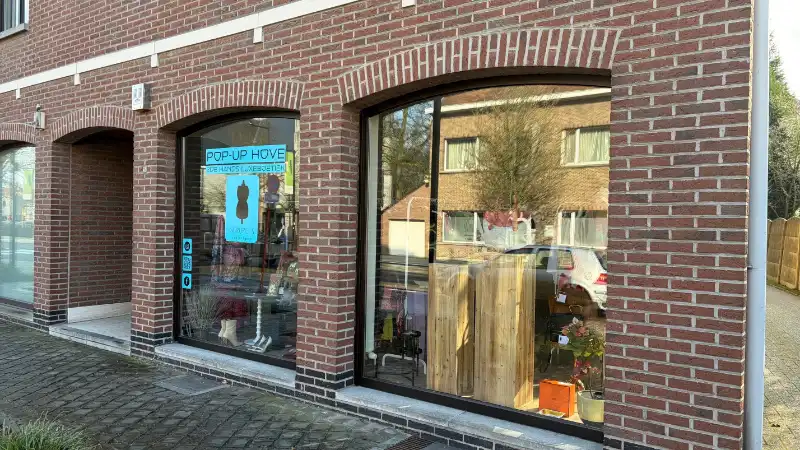 Mooi handelsgelijkvloers in centrum Hove foto 15