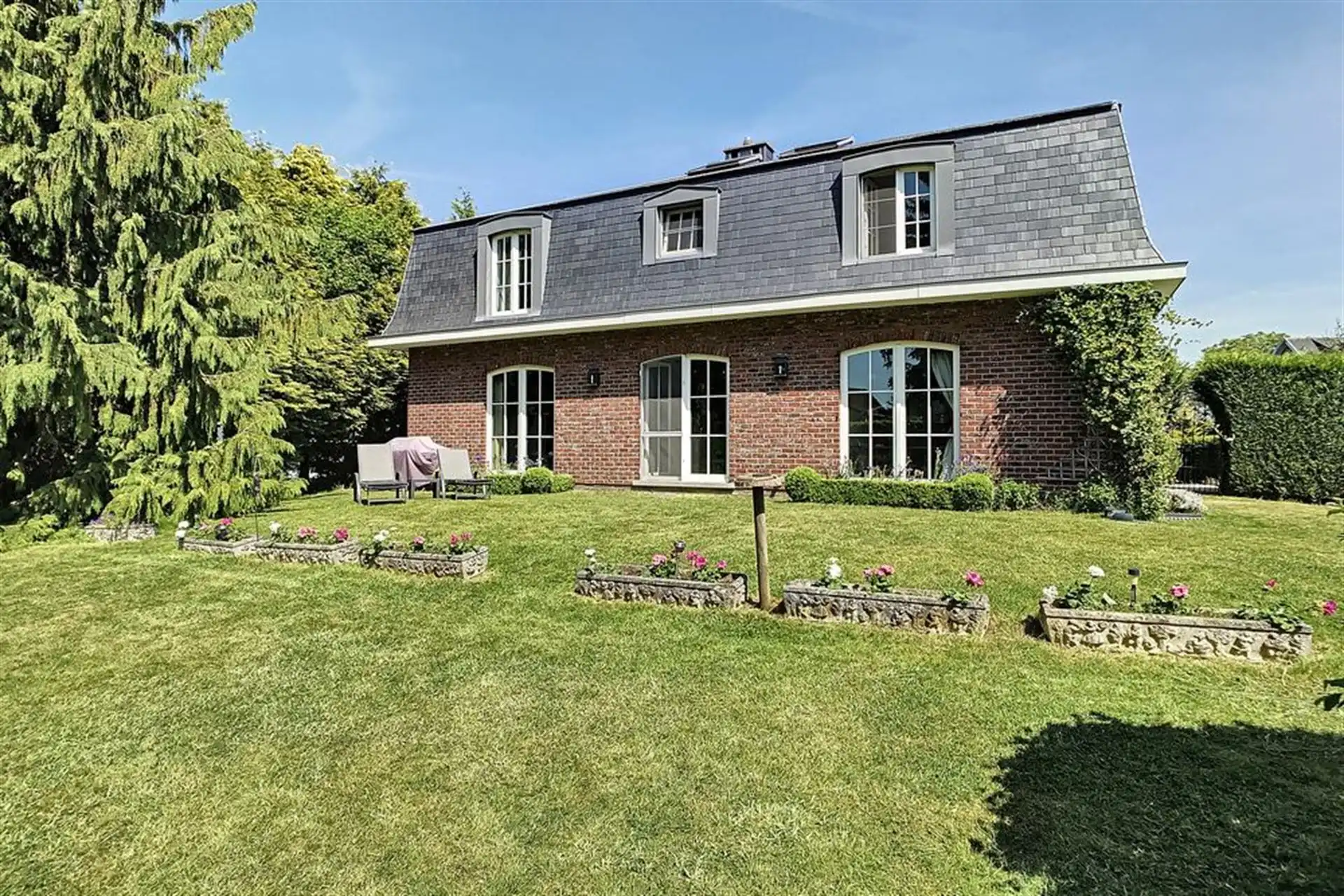 Charmante villa in residentiële omgeving met prachtig aangelegde tuin foto 34