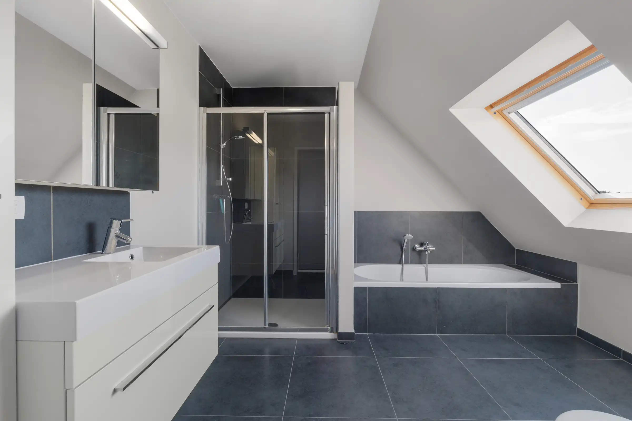 Instapklaar duplexappartement met twee slaapkamers foto 17