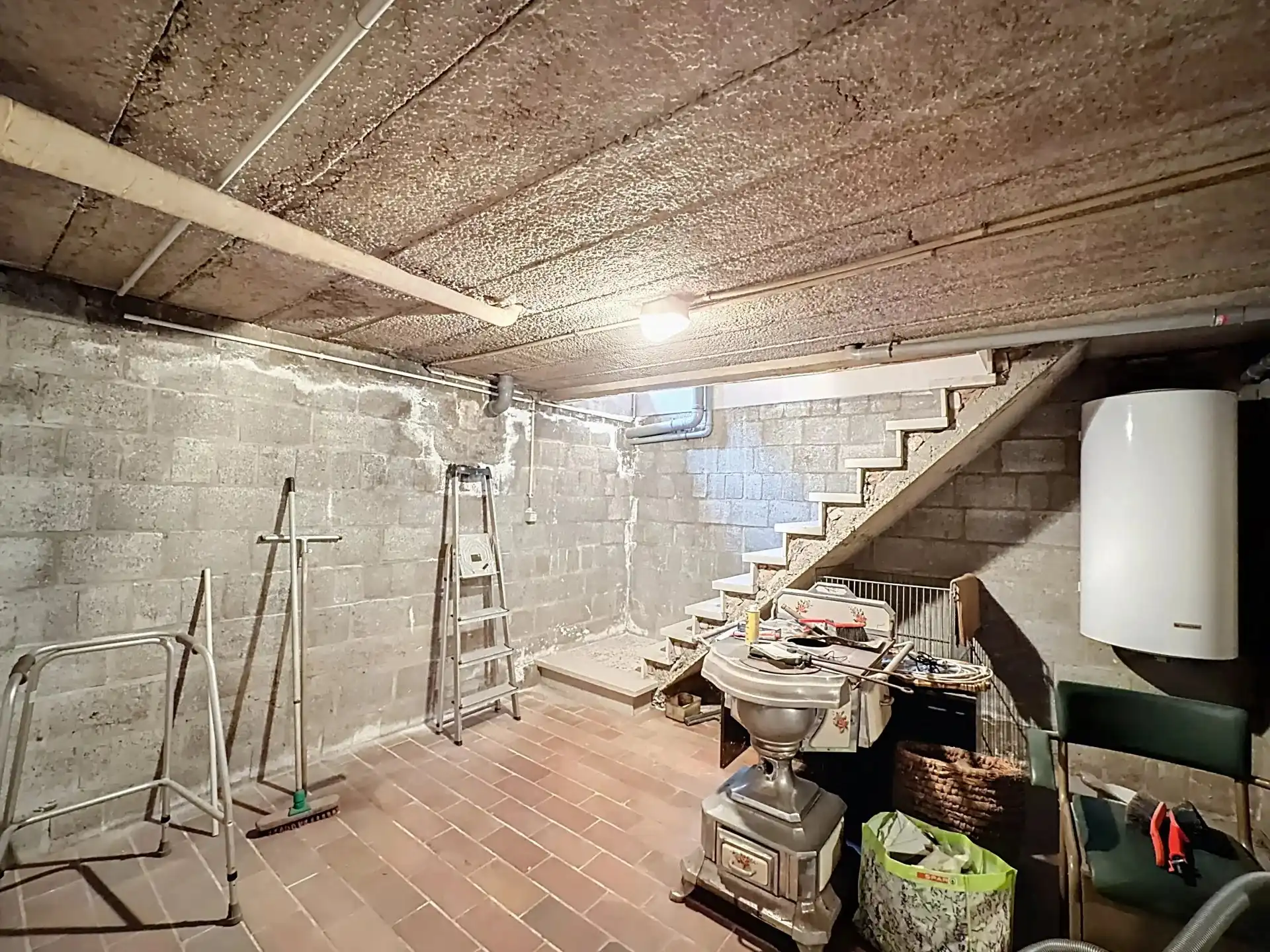 Op te frissen woning met 4 slaapkamers op een groot perceel. foto 33