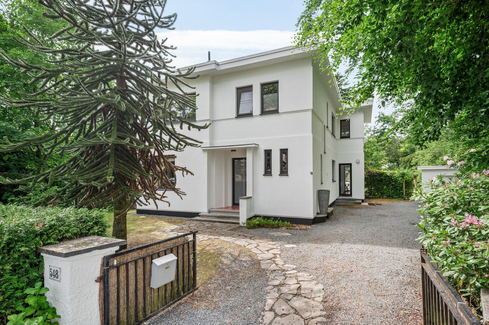 Vrijstaande woning met 5 slaapkamers en grote zonnige tuin foto {{pictureIndex}}