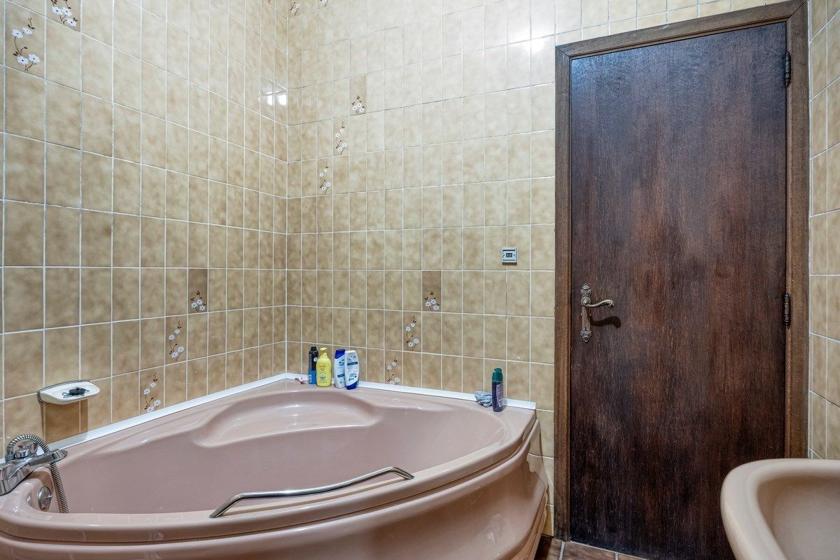 Ruime woning met 3 slaapkamers en grote tuin foto 11