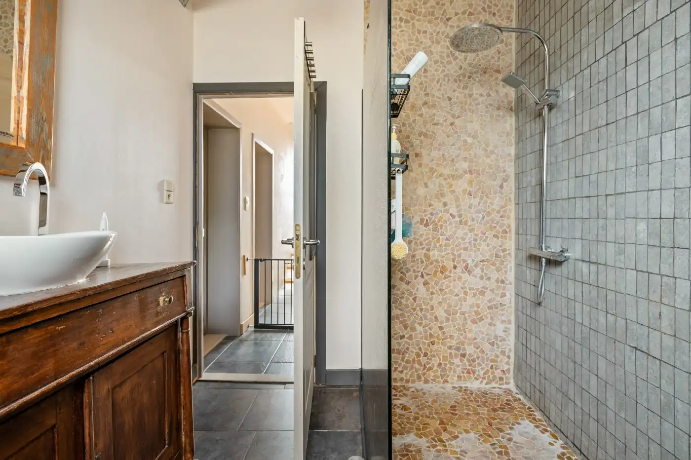 Praktijkruimte/winkel met bovenliggend duplex-appartement in het centrum van Berendrecht foto 9