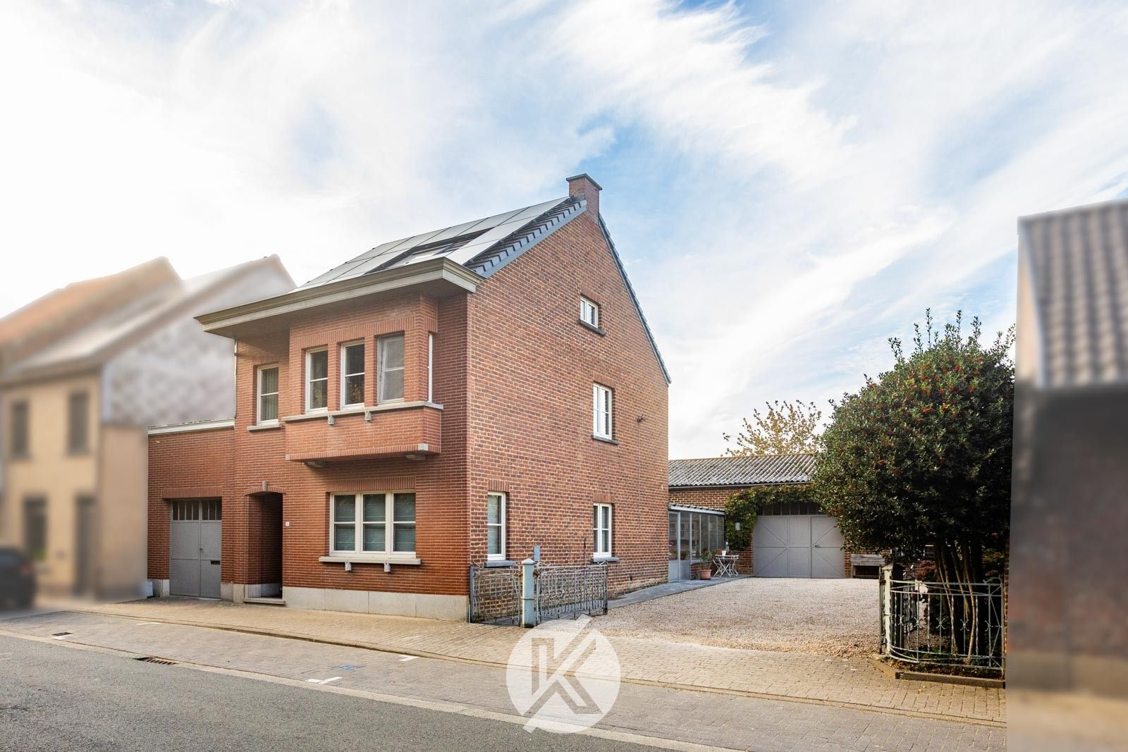 Charmante halfopen woning met ruime loods van 130 m² foto 2