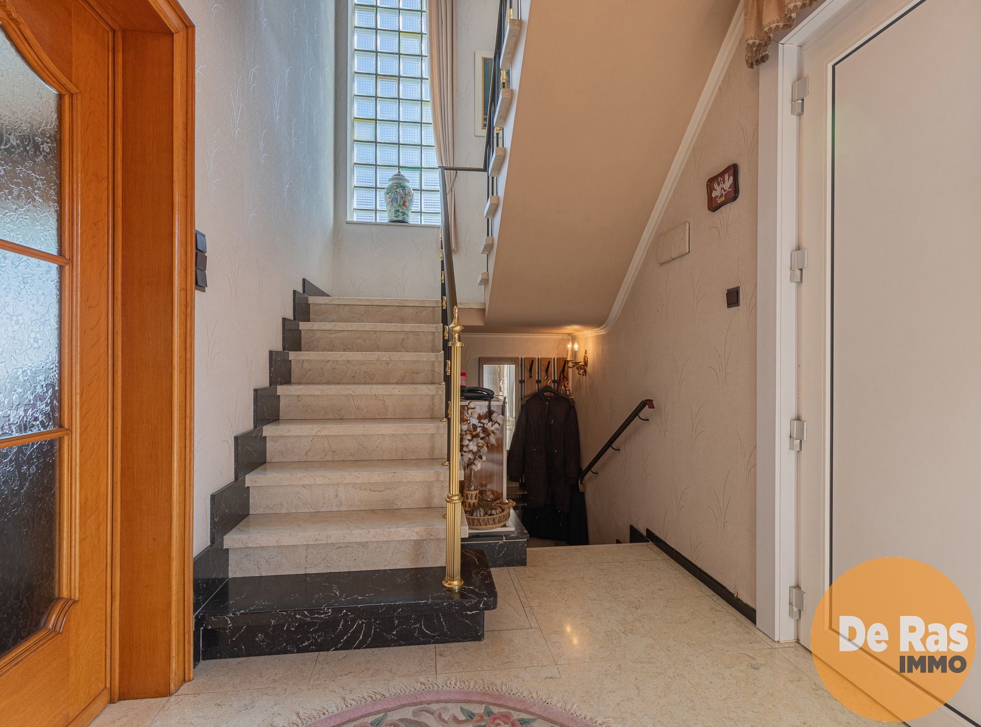 MERE - Verzorgde woning met tuin, garage en 2 slaapkamers foto 3