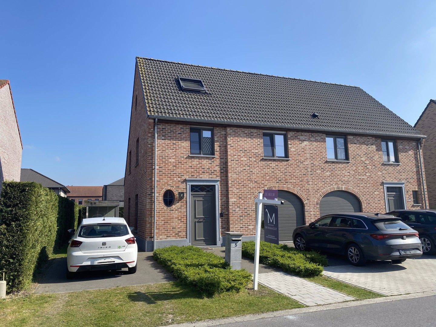 Karaktervolle woning in landelijke stijl. foto {{pictureIndex}}