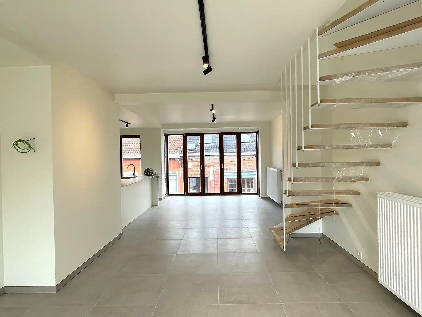 Prachtig, lichtrijk duplex-appartement in hartje Wevelgem!  foto 2